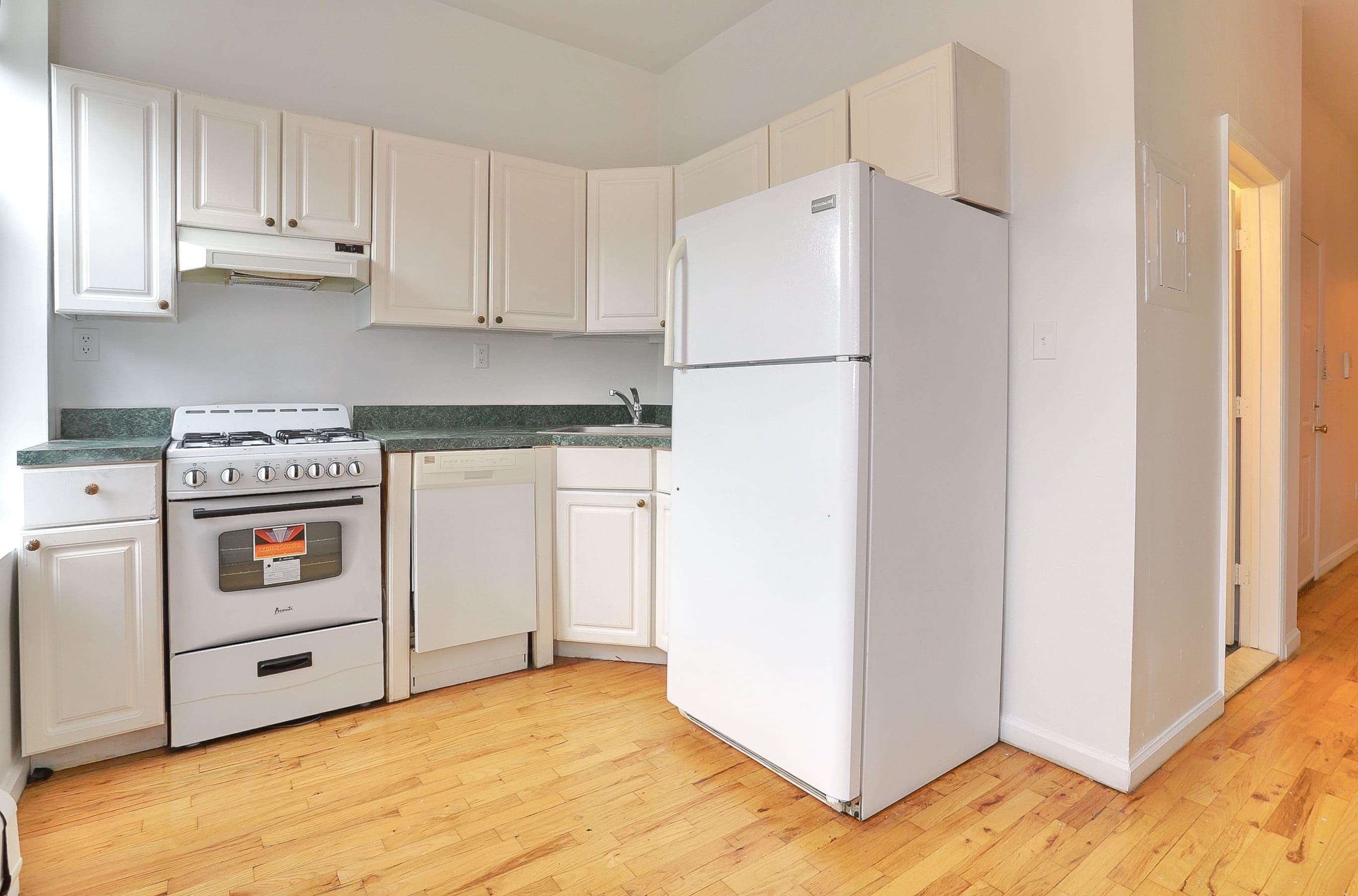 912 WASHINGTON ST Unit: 2