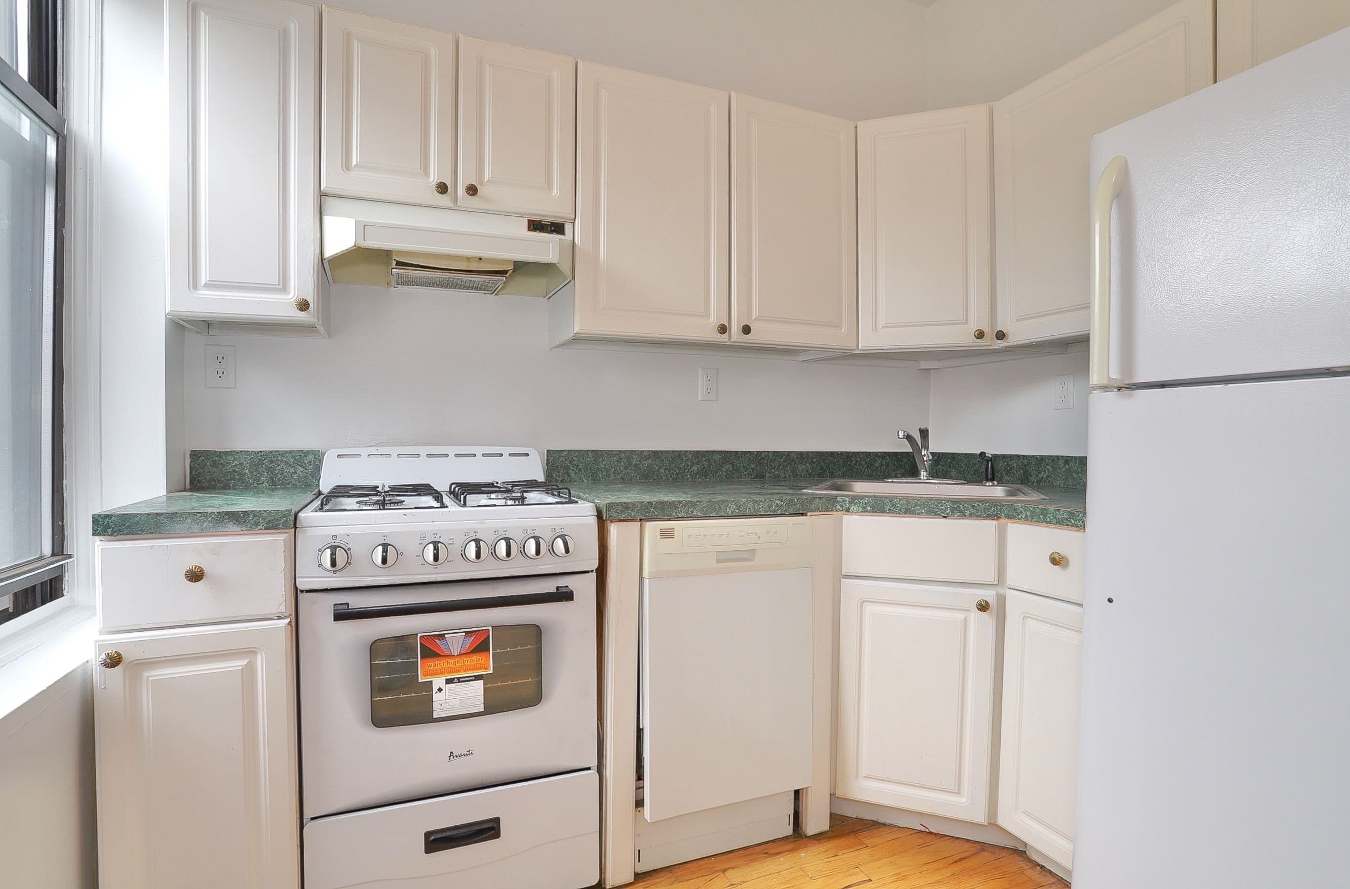 912 WASHINGTON ST Unit: 2