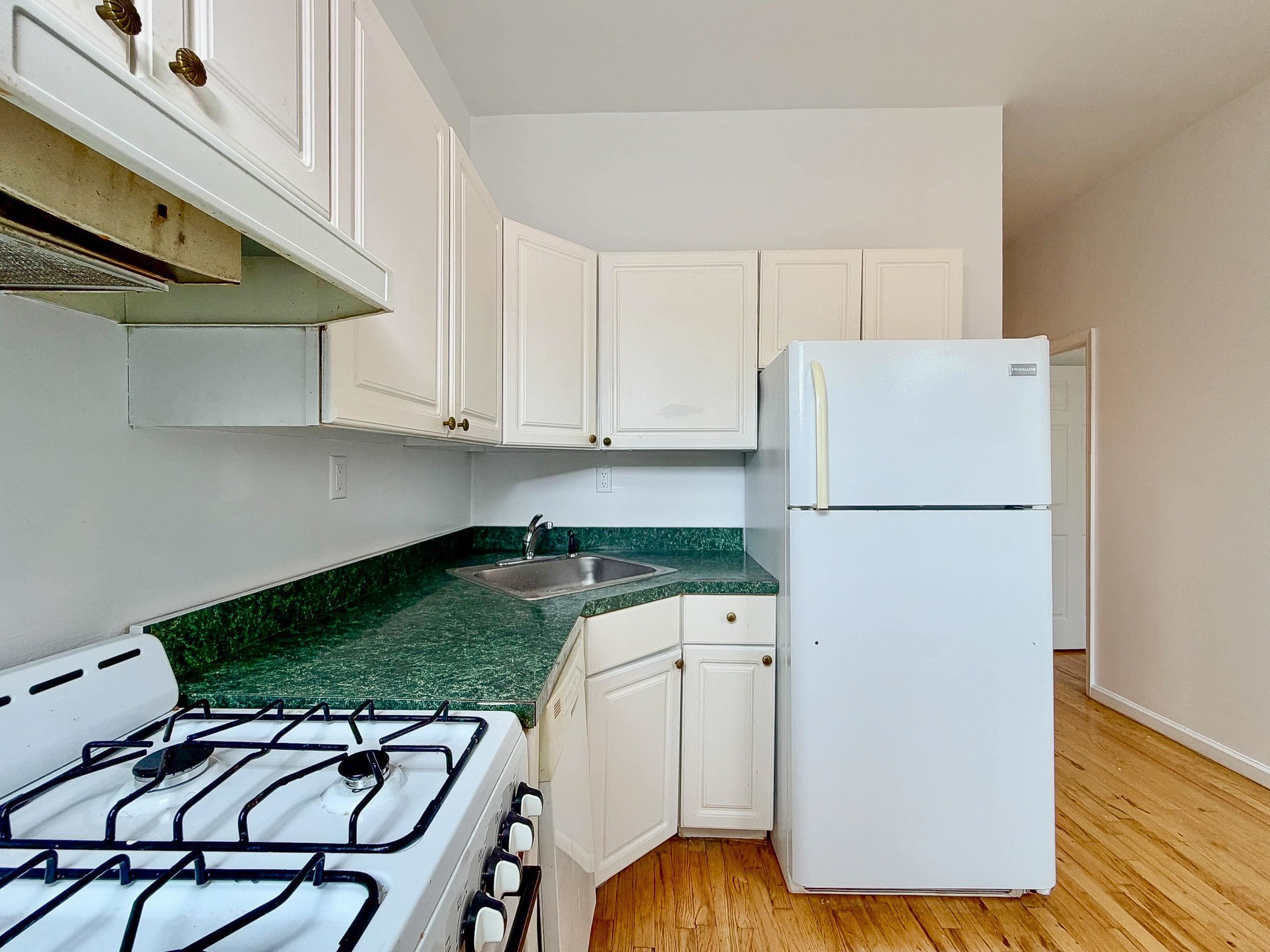 912 WASHINGTON ST Unit: 2