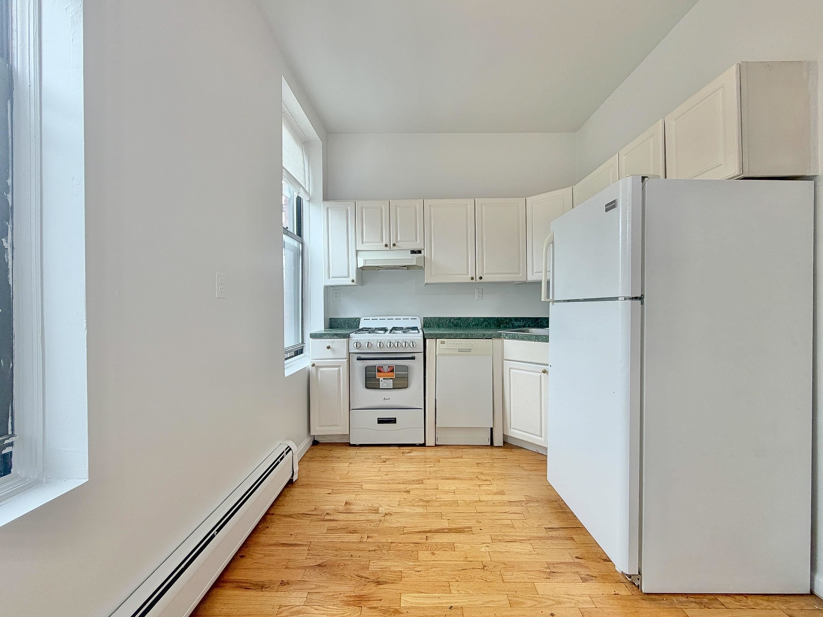 912 WASHINGTON ST Unit: 2