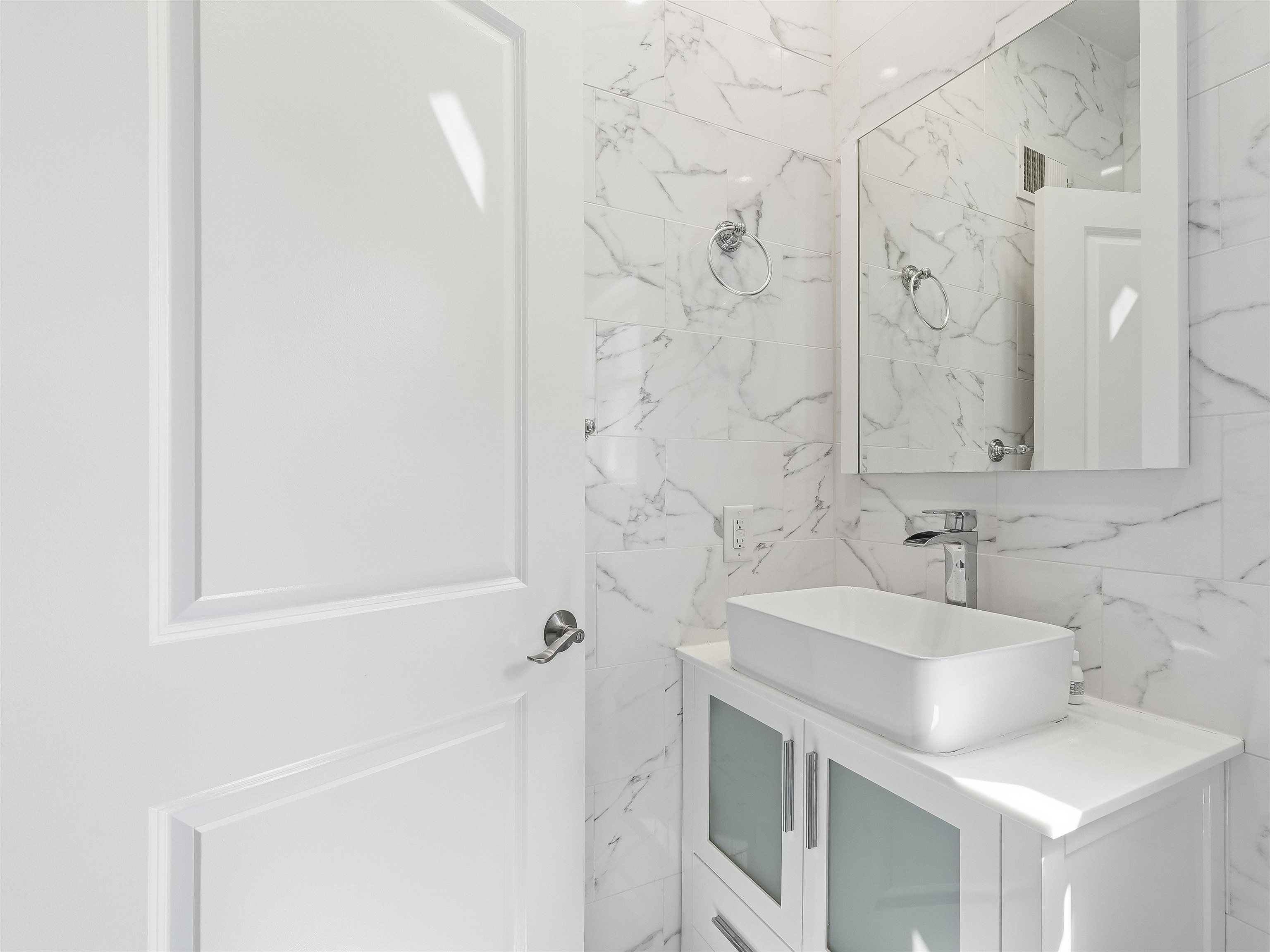155 LAIDLAW AVE Unit: 101