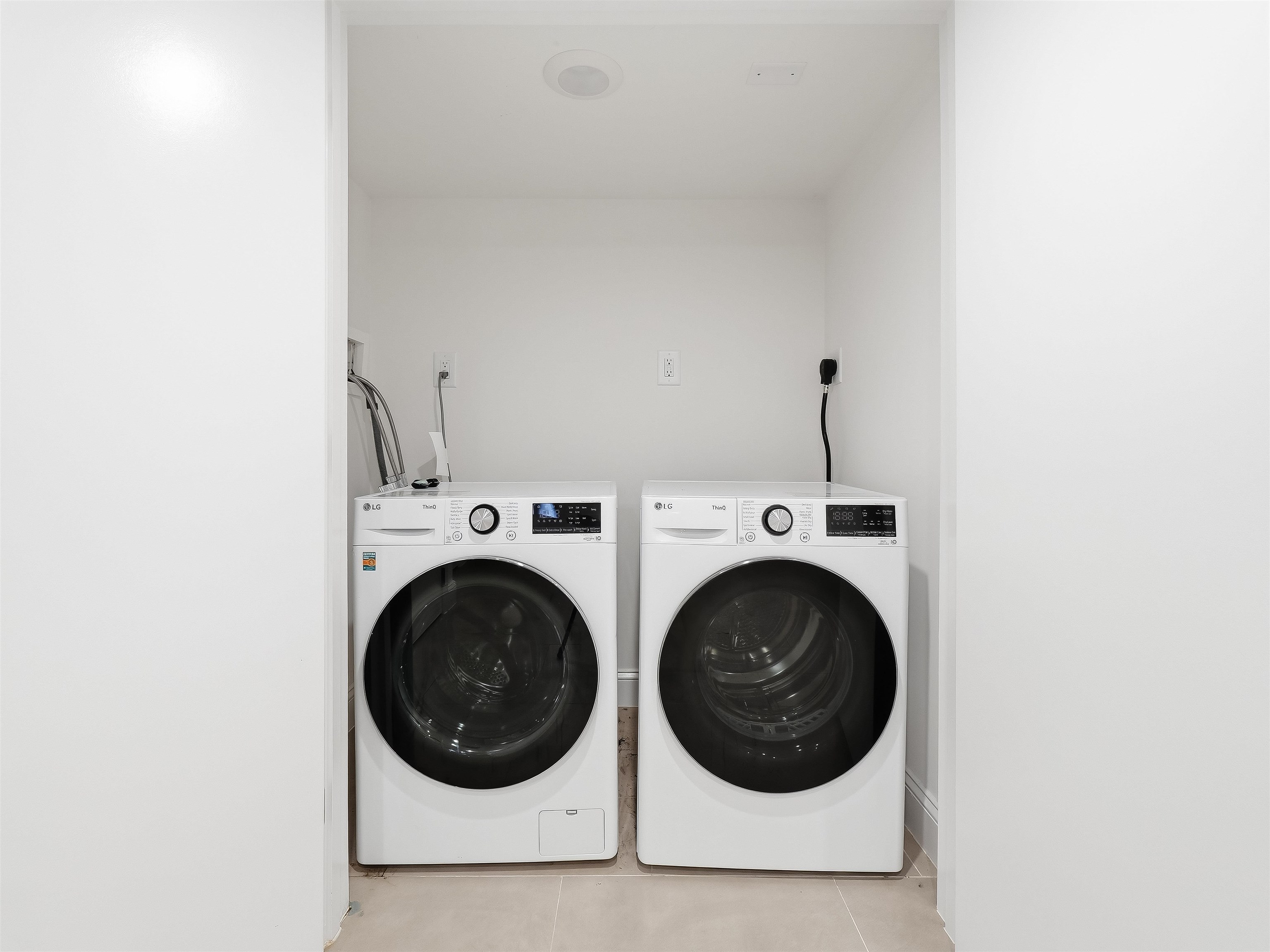 155 LAIDLAW AVE Unit: 101