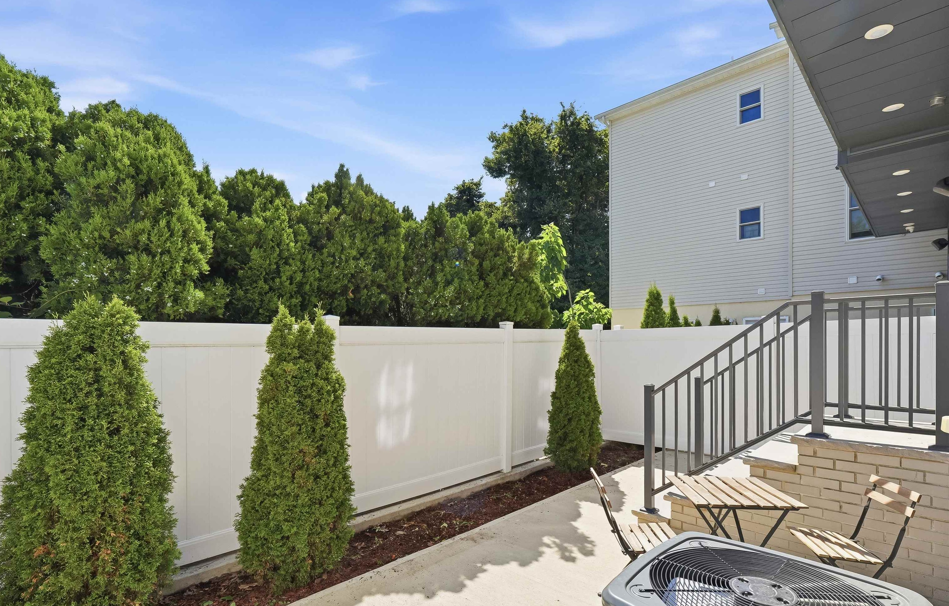 155 LAIDLAW AVE Unit: 101