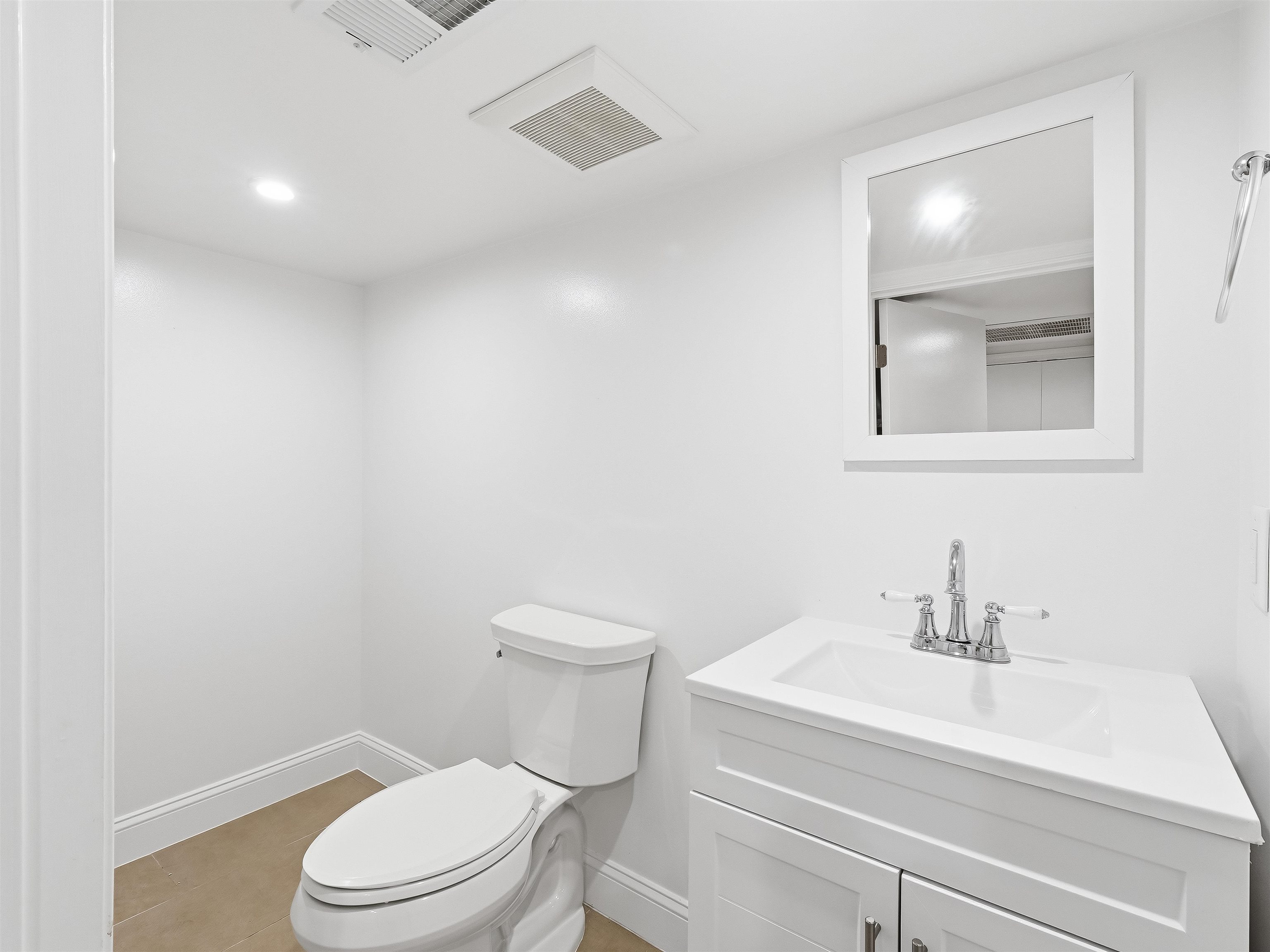 155 LAIDLAW AVE Unit: 101