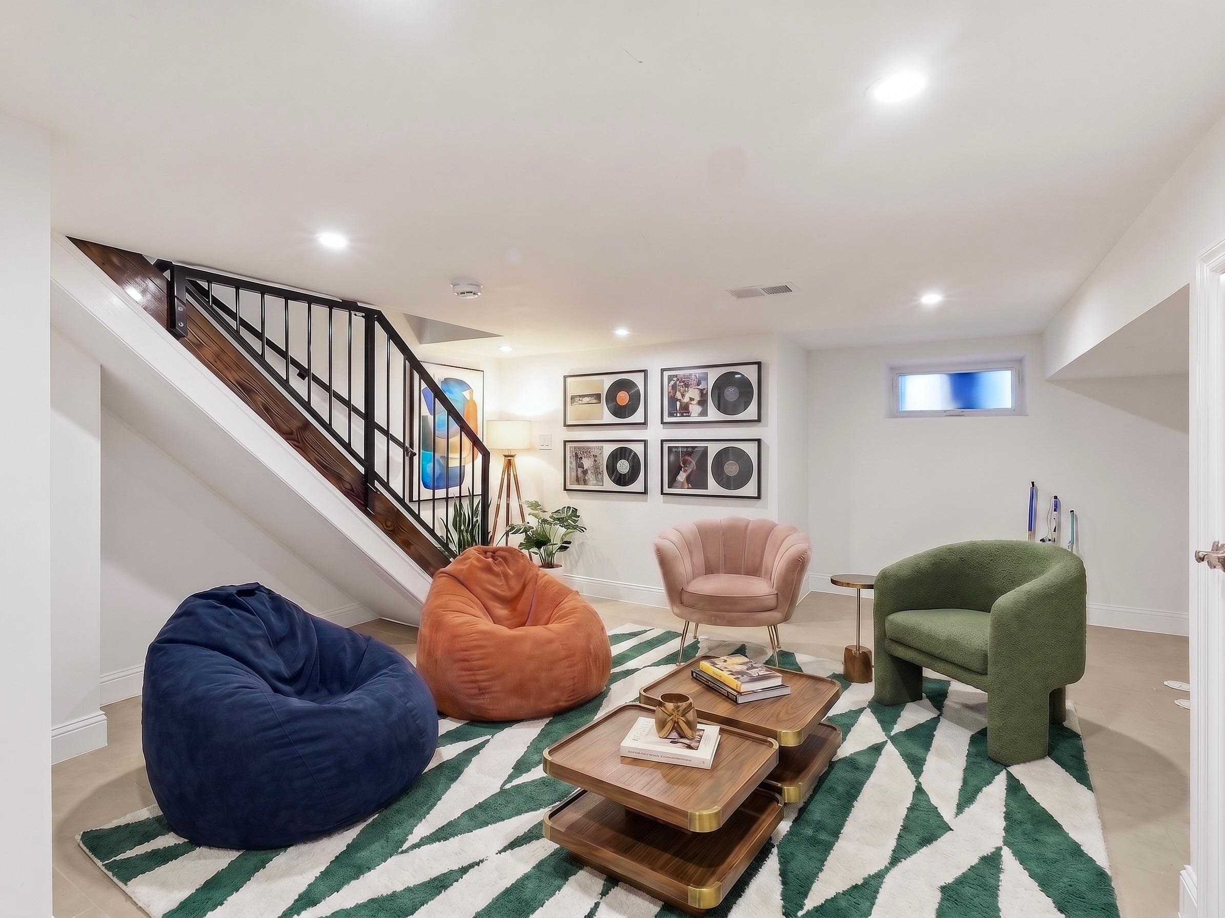 155 LAIDLAW AVE Unit: 101