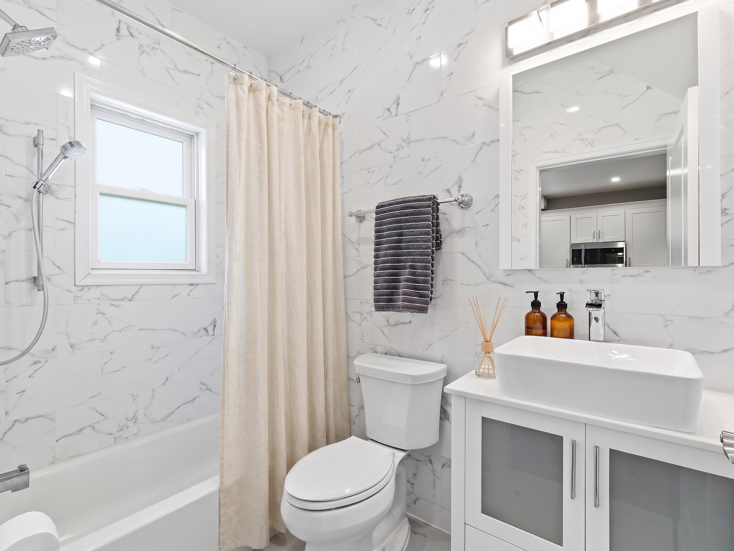 155 LAIDLAW AVE Unit: 101