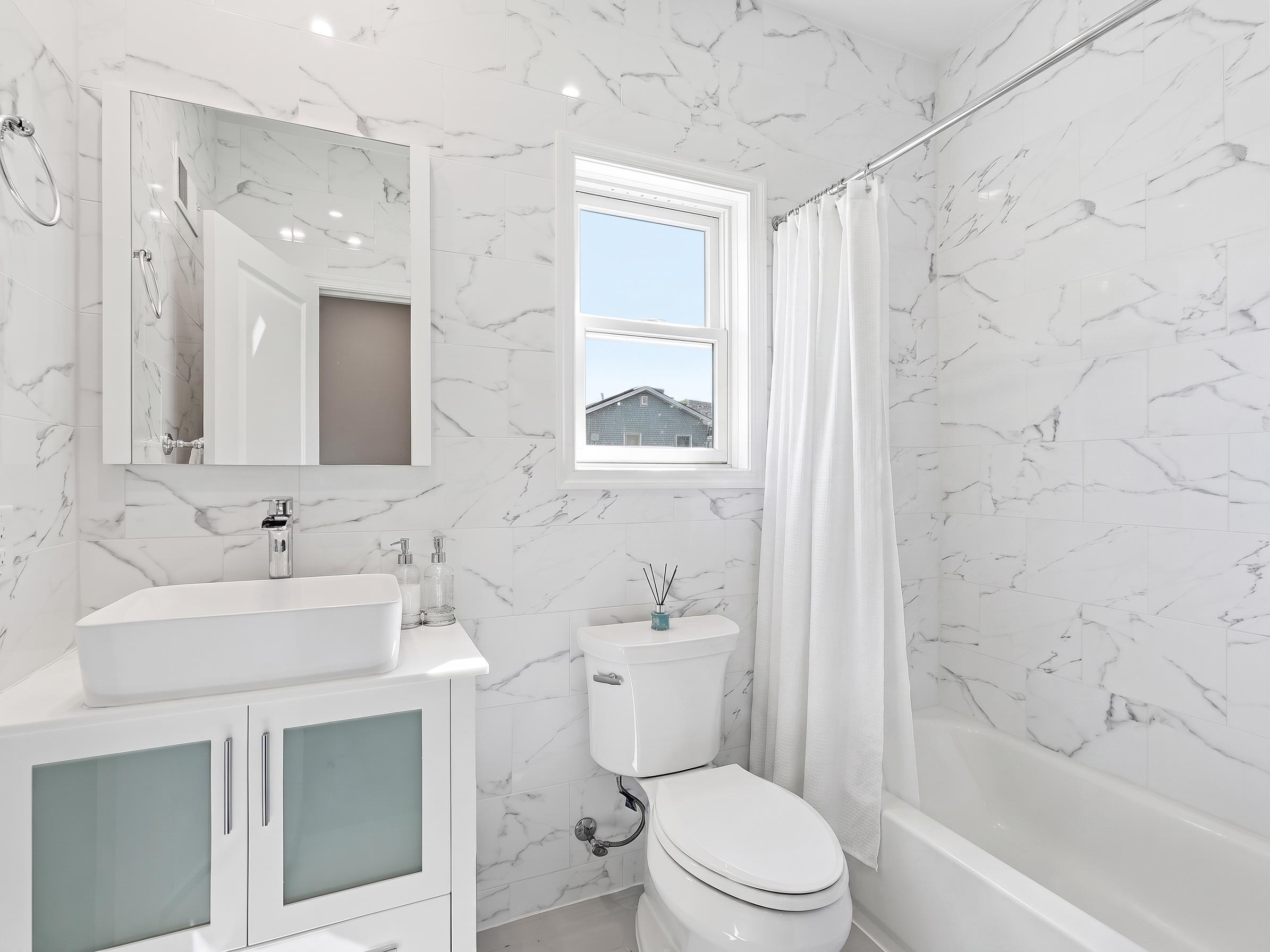 155 LAIDLAW AVE Unit: 101