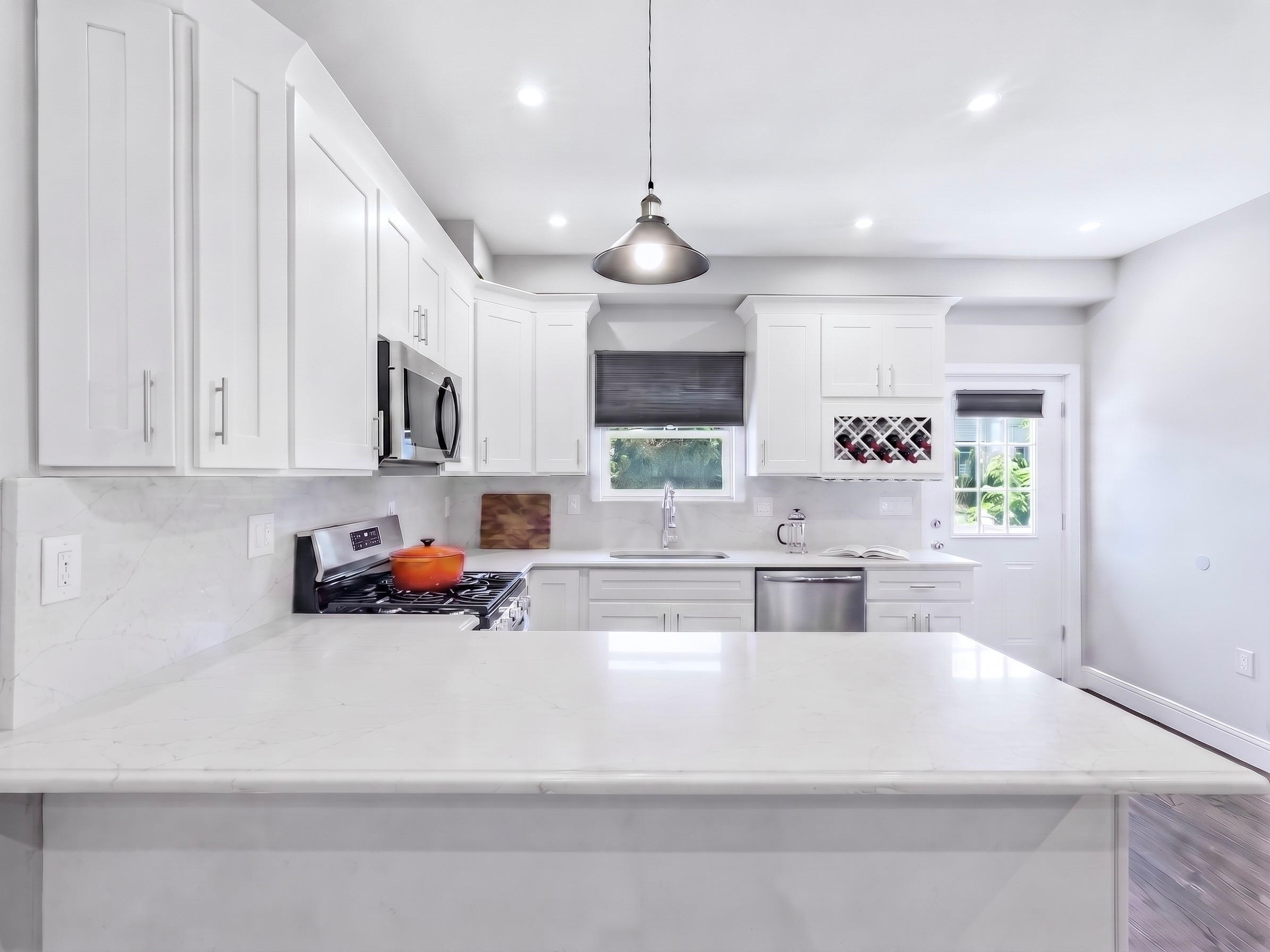 155 LAIDLAW AVE Unit: 101