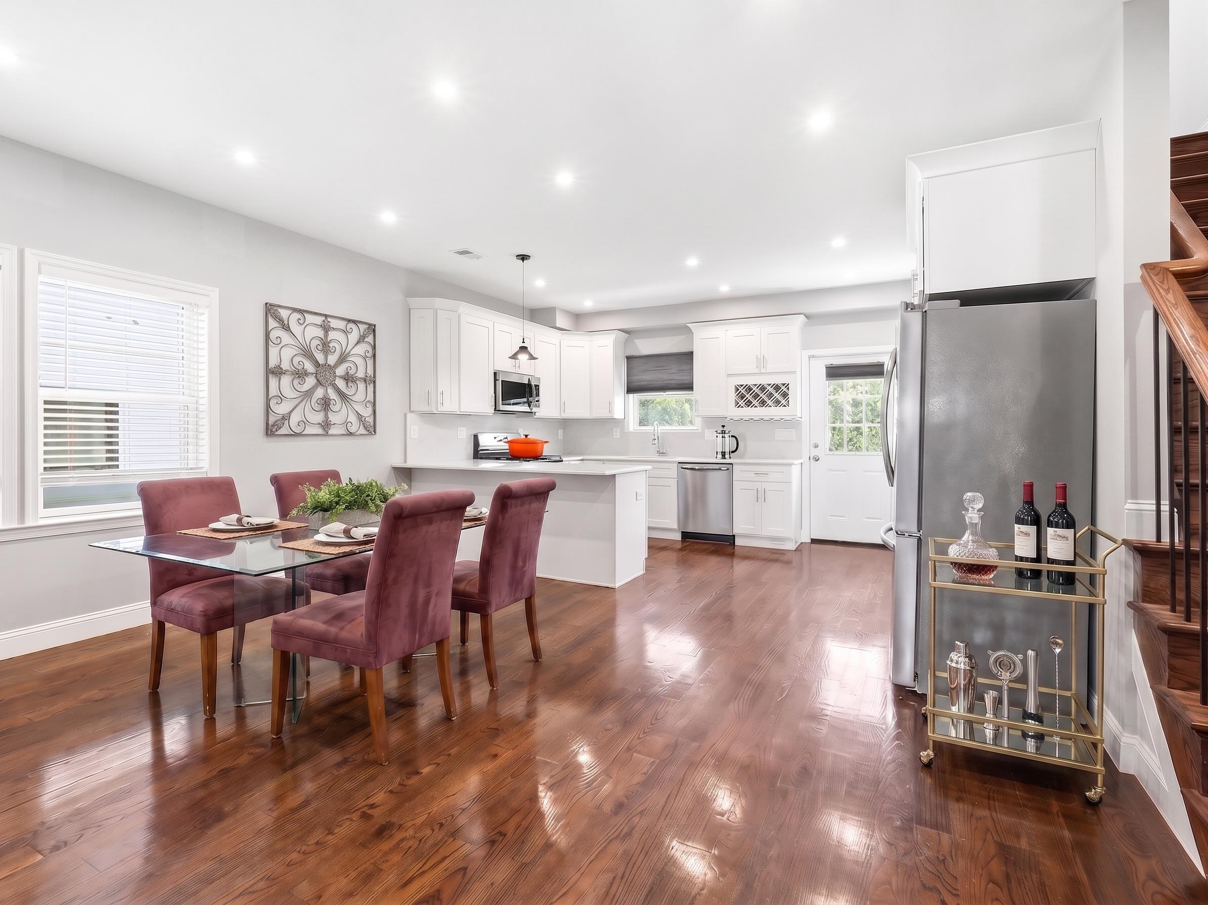 155 LAIDLAW AVE Unit: 101