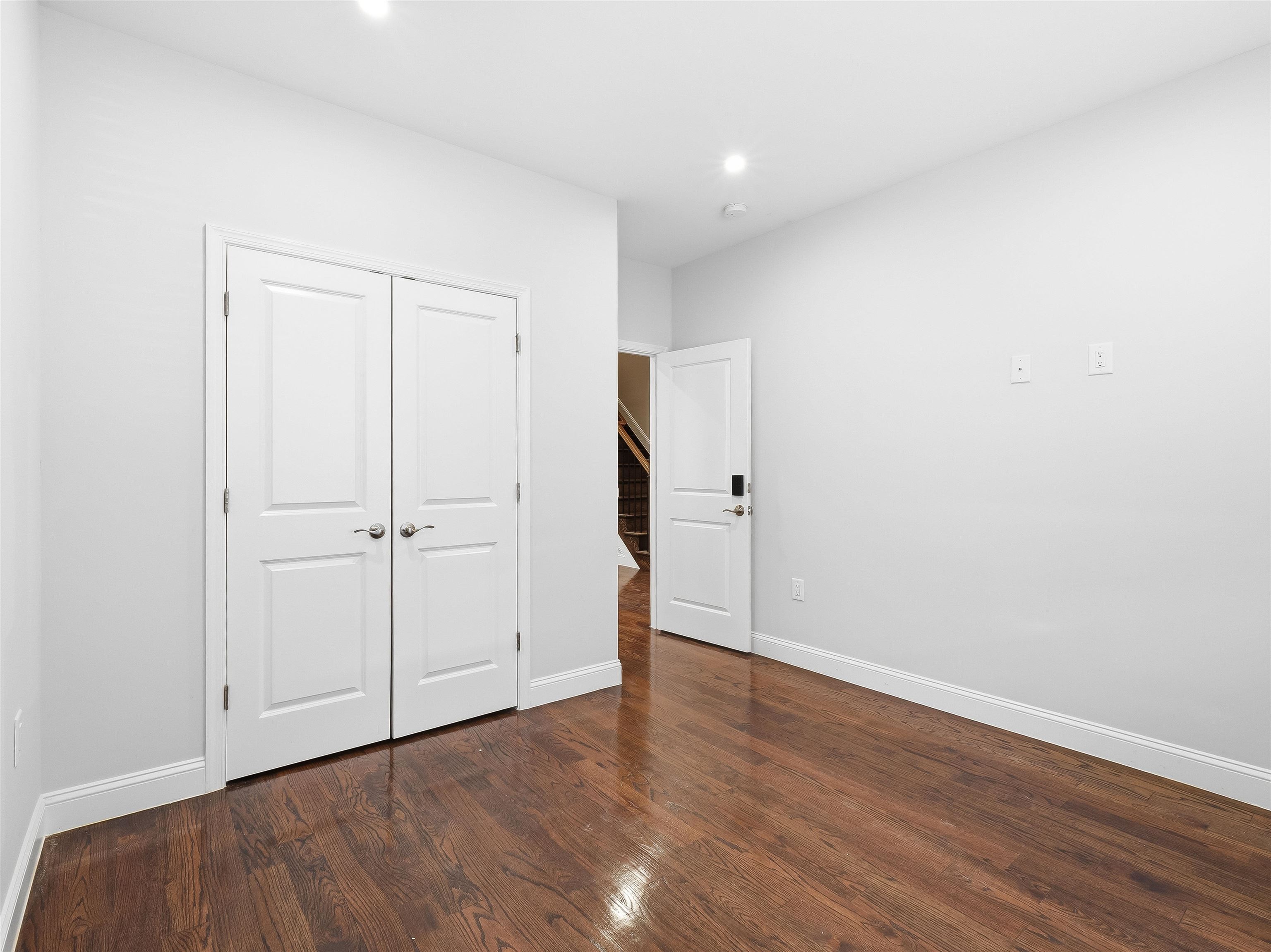 155 LAIDLAW AVE Unit: 101