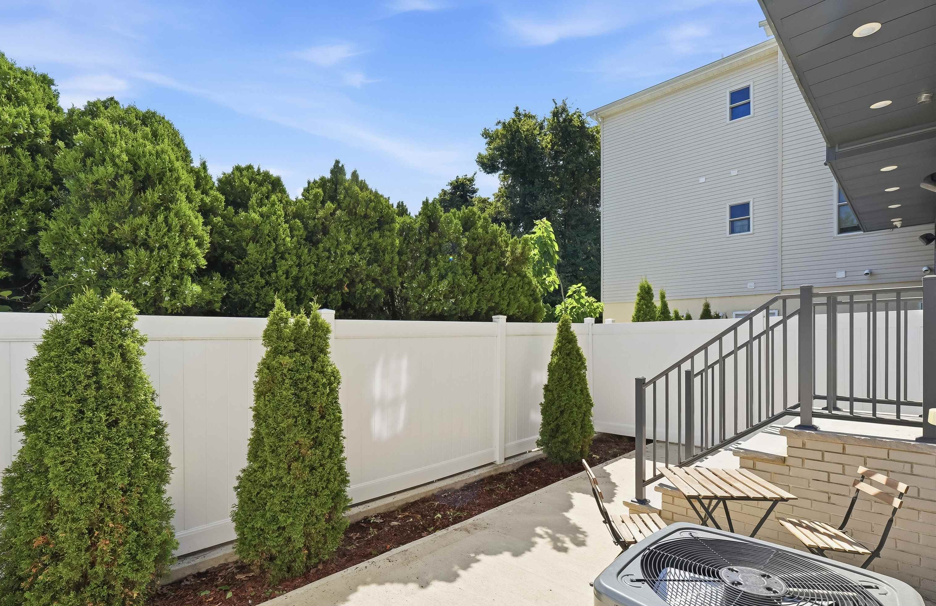 155 LAIDLAW AVE Unit: 101