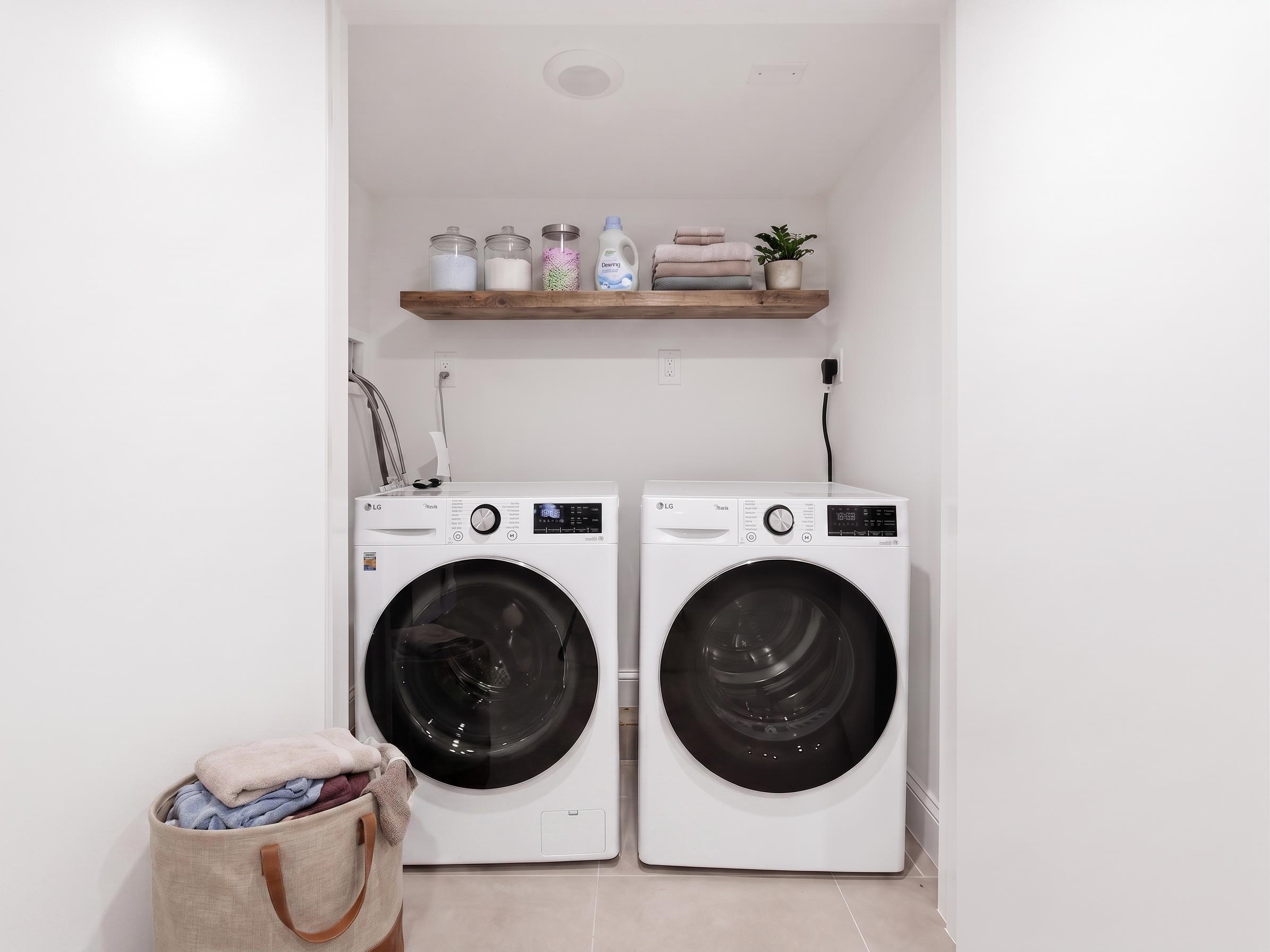 155 LAIDLAW AVE Unit: 101