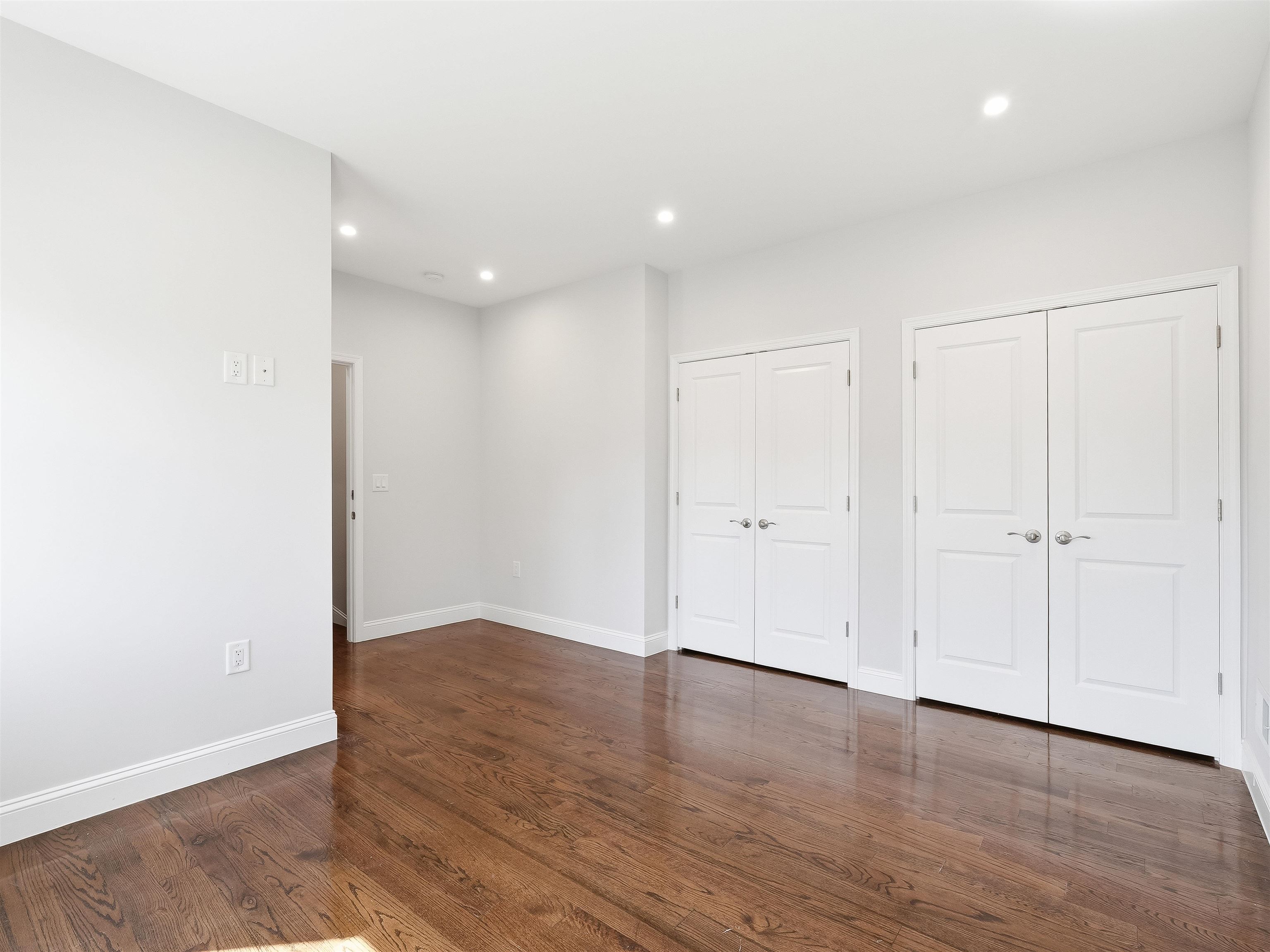 155 LAIDLAW AVE Unit: 101
