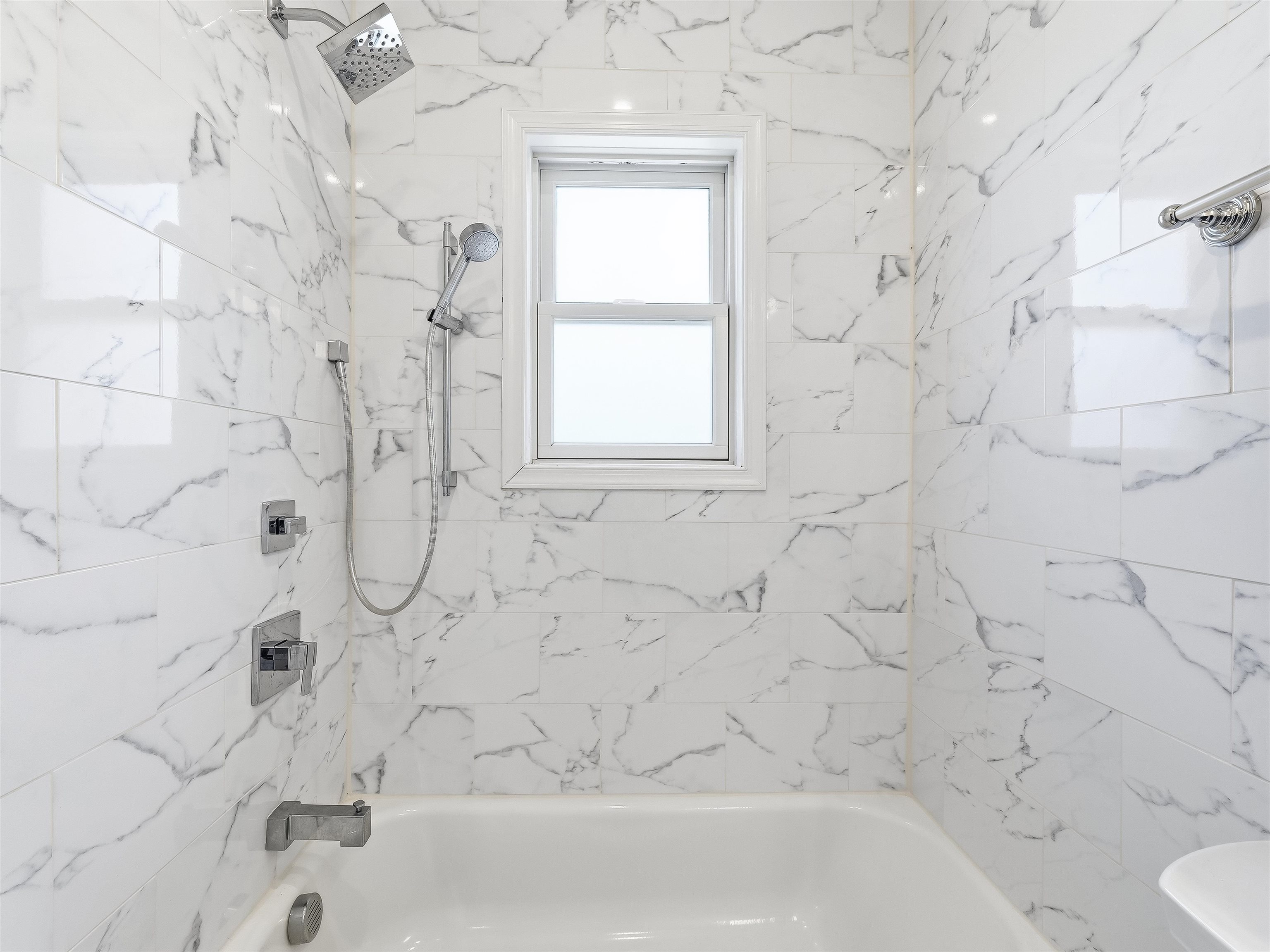 155 LAIDLAW AVE Unit: 101
