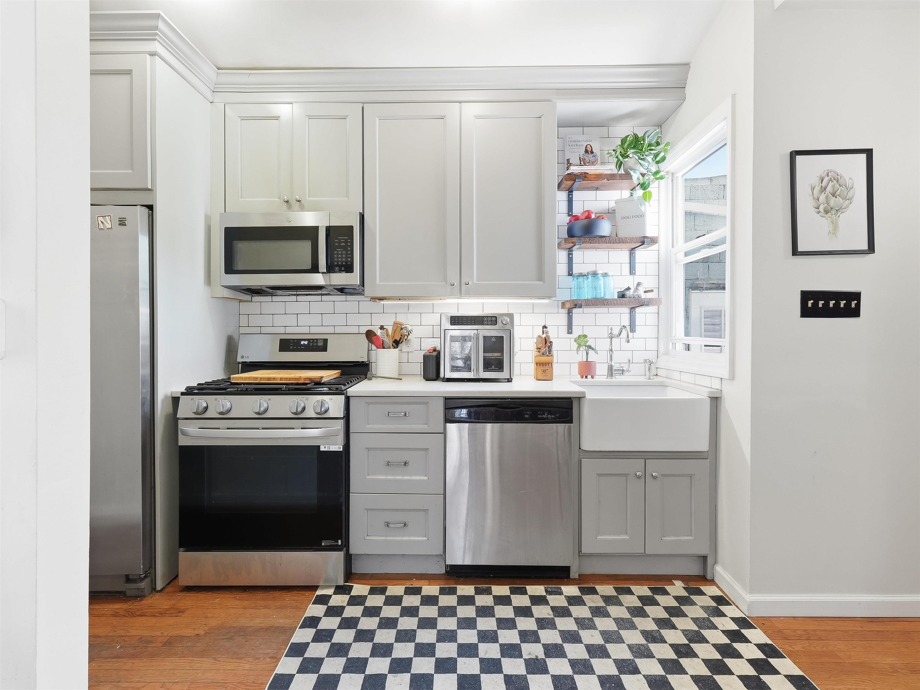 211 PLAINFIELD AVE