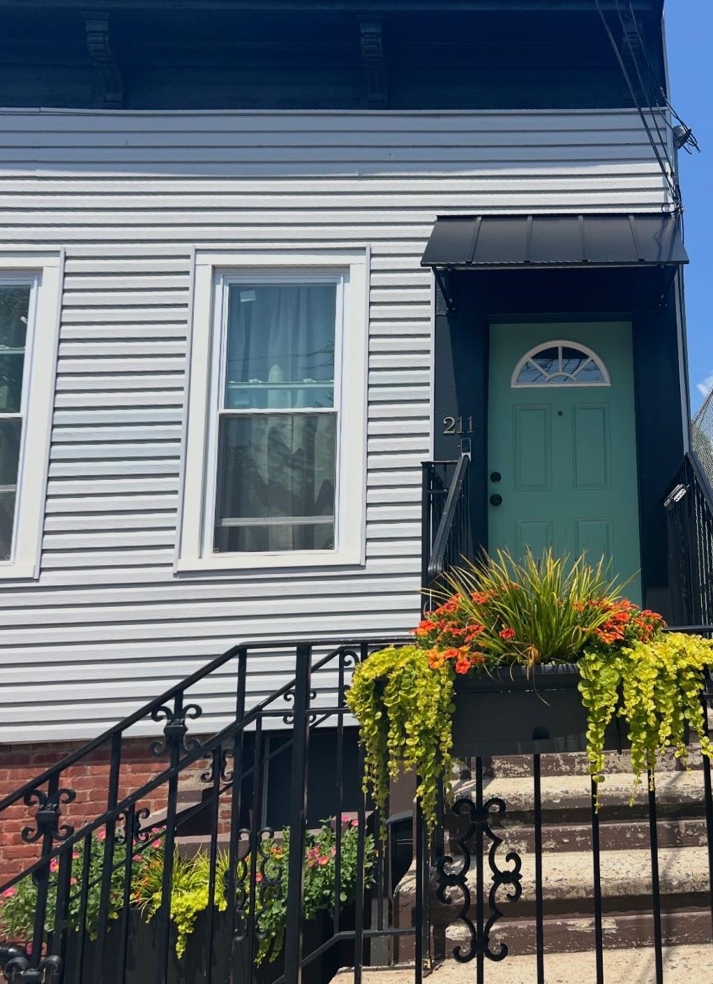 211 PLAINFIELD AVE