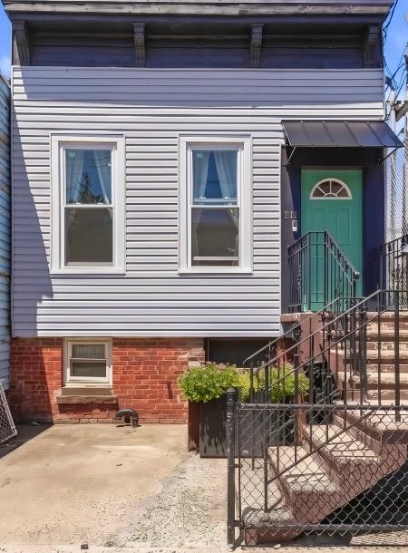 211 PLAINFIELD AVE