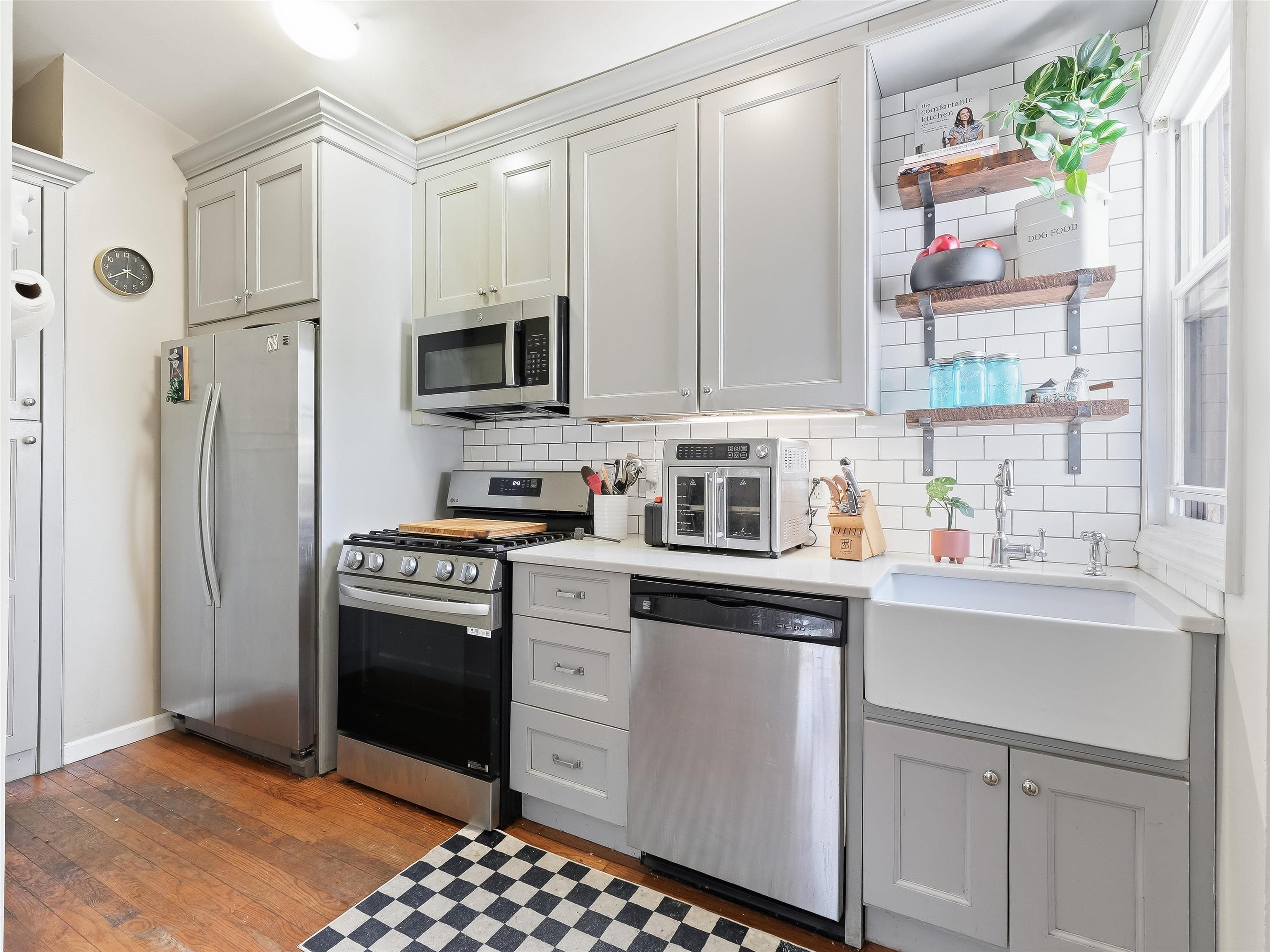 211 PLAINFIELD AVE