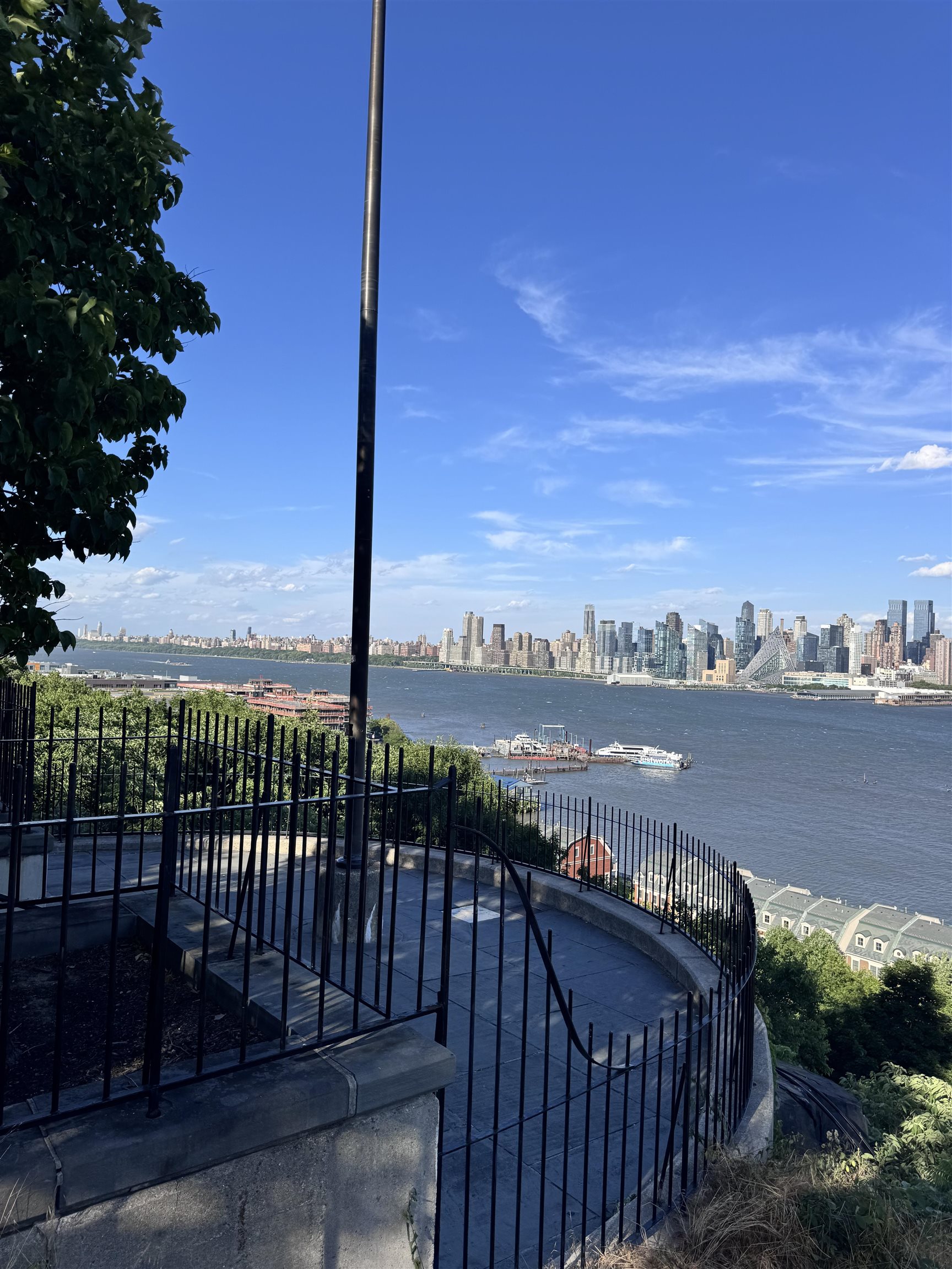 118 PARKVIEW AVE Unit: 1