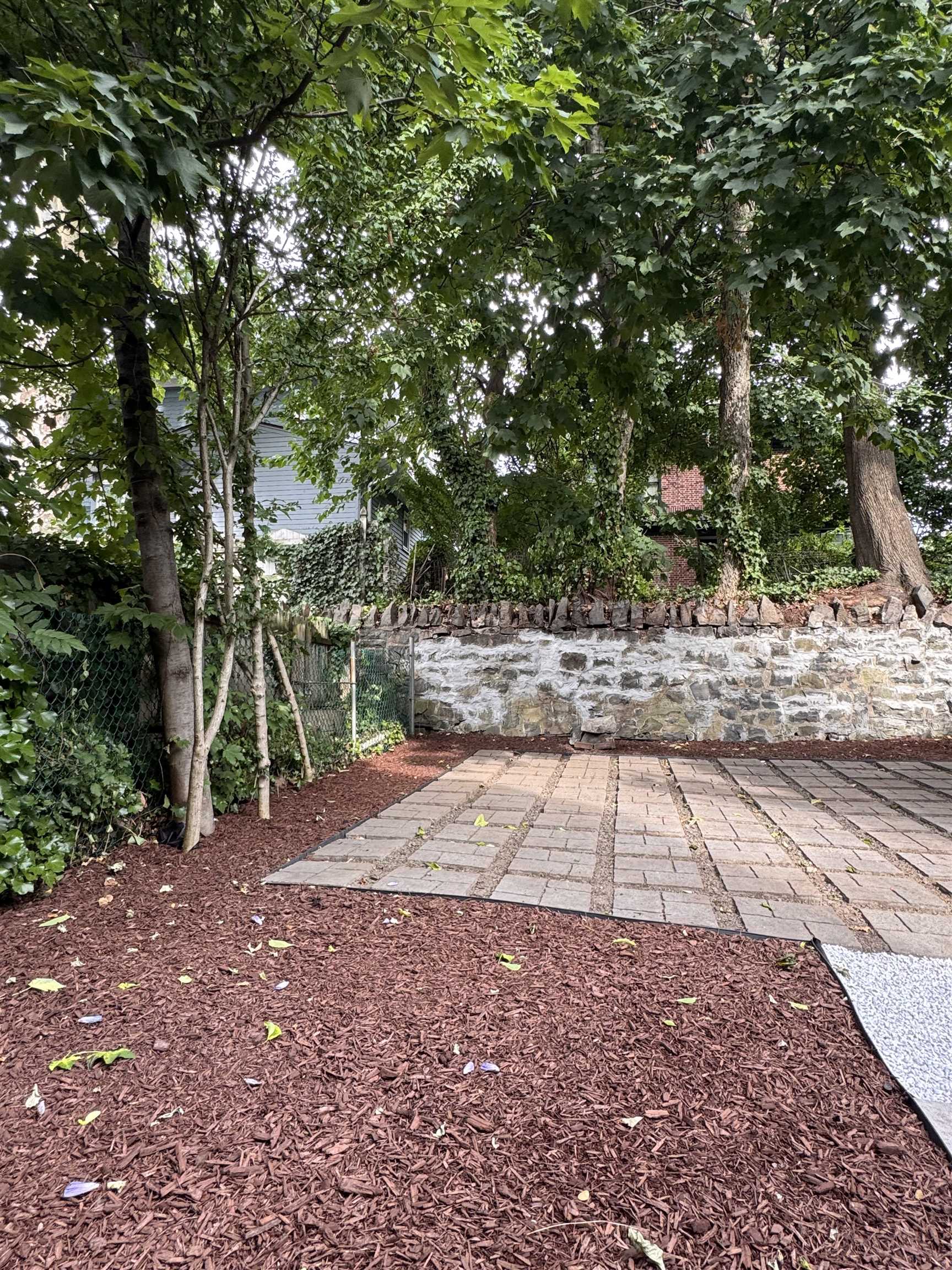 118 PARKVIEW AVE Unit: 1
