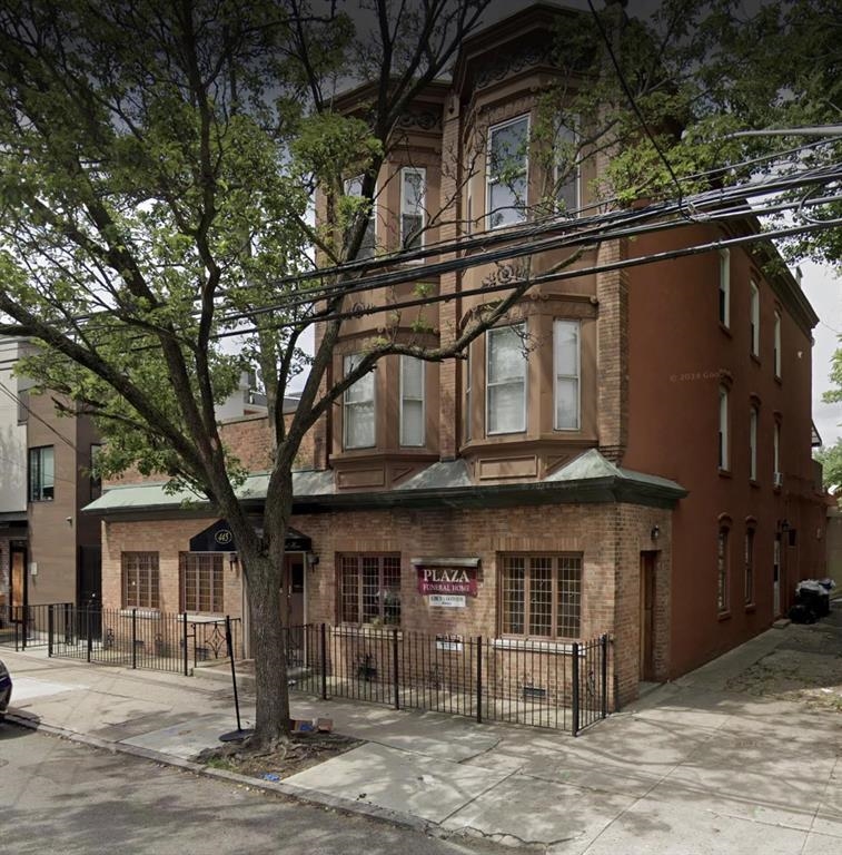 445 MONMOUTH ST Unit: 2