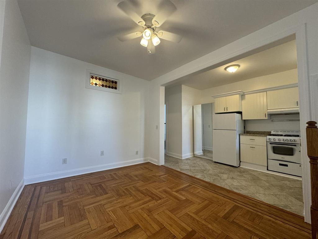 445 MONMOUTH ST Unit: 2