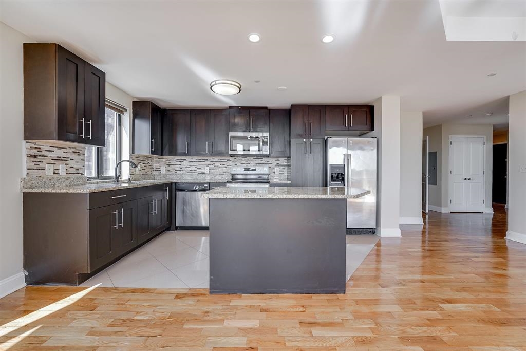 29 1ST ST Unit: 701