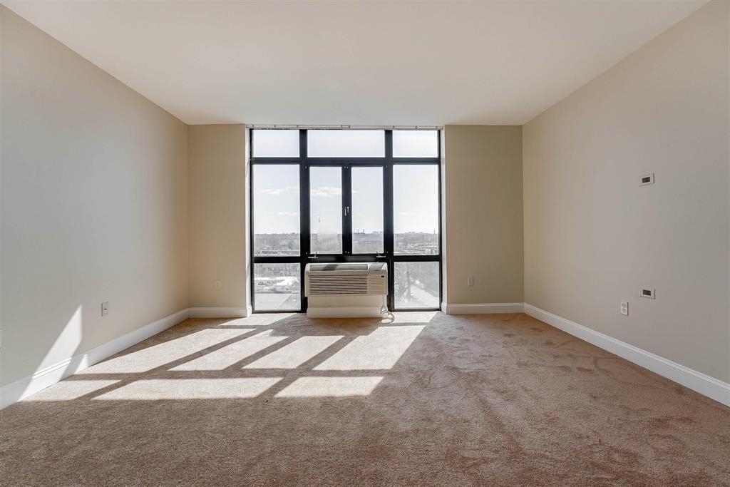 29 1ST ST Unit: 701
