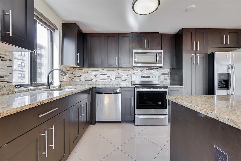 29 1ST ST Unit: 701