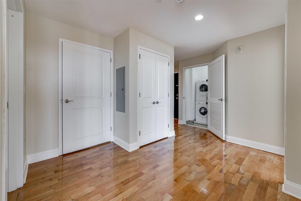29 1ST ST Unit: 701