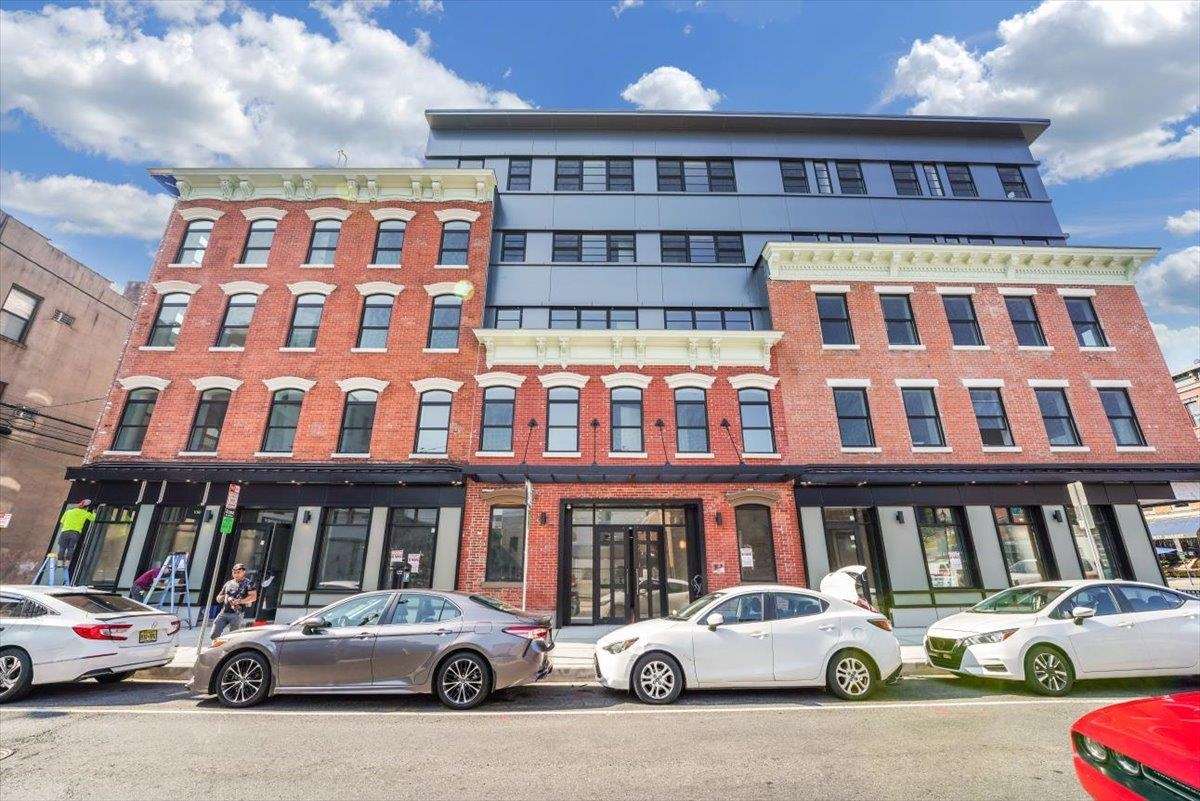 237 WASHINGTON ST Unit: 401