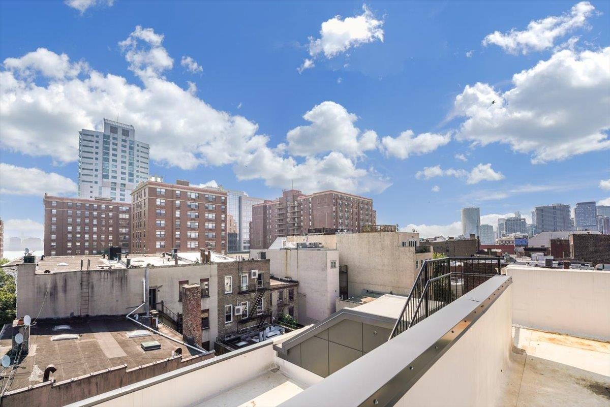 237 WASHINGTON ST Unit: 401