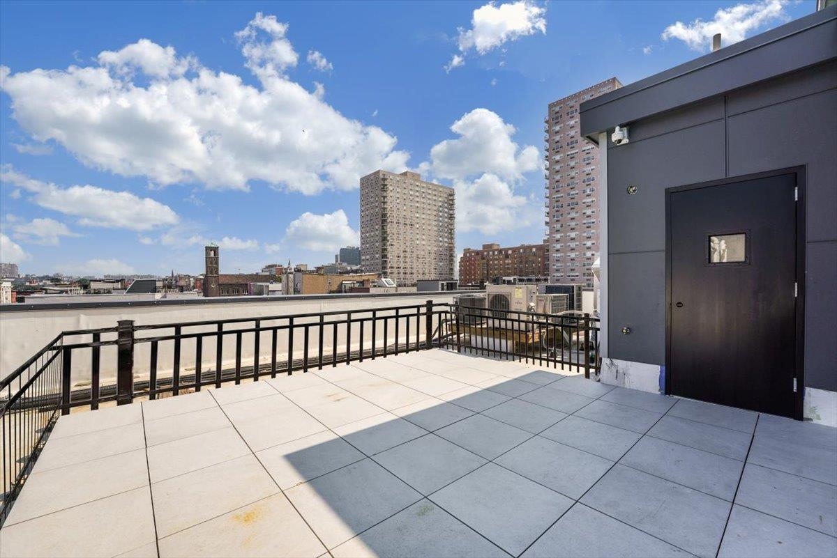 237 WASHINGTON ST Unit: 401