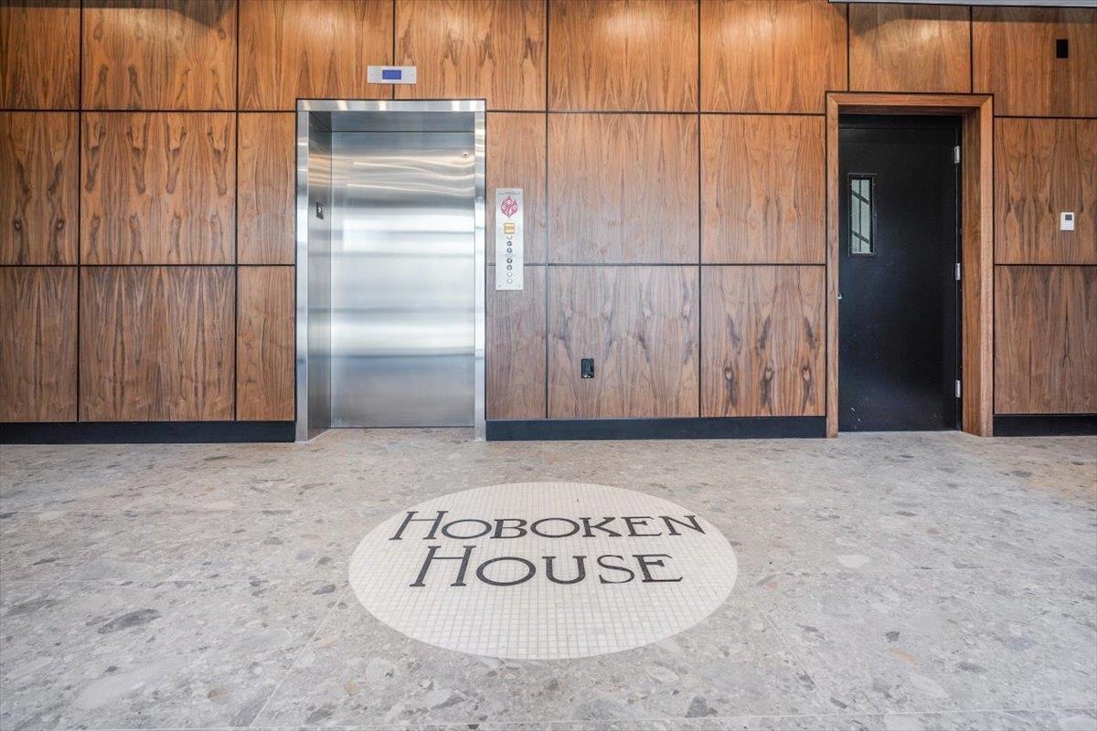 237 WASHINGTON ST Unit: 401