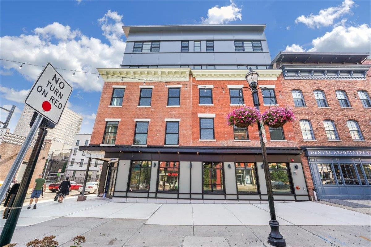 237 WASHINGTON ST Unit: 401