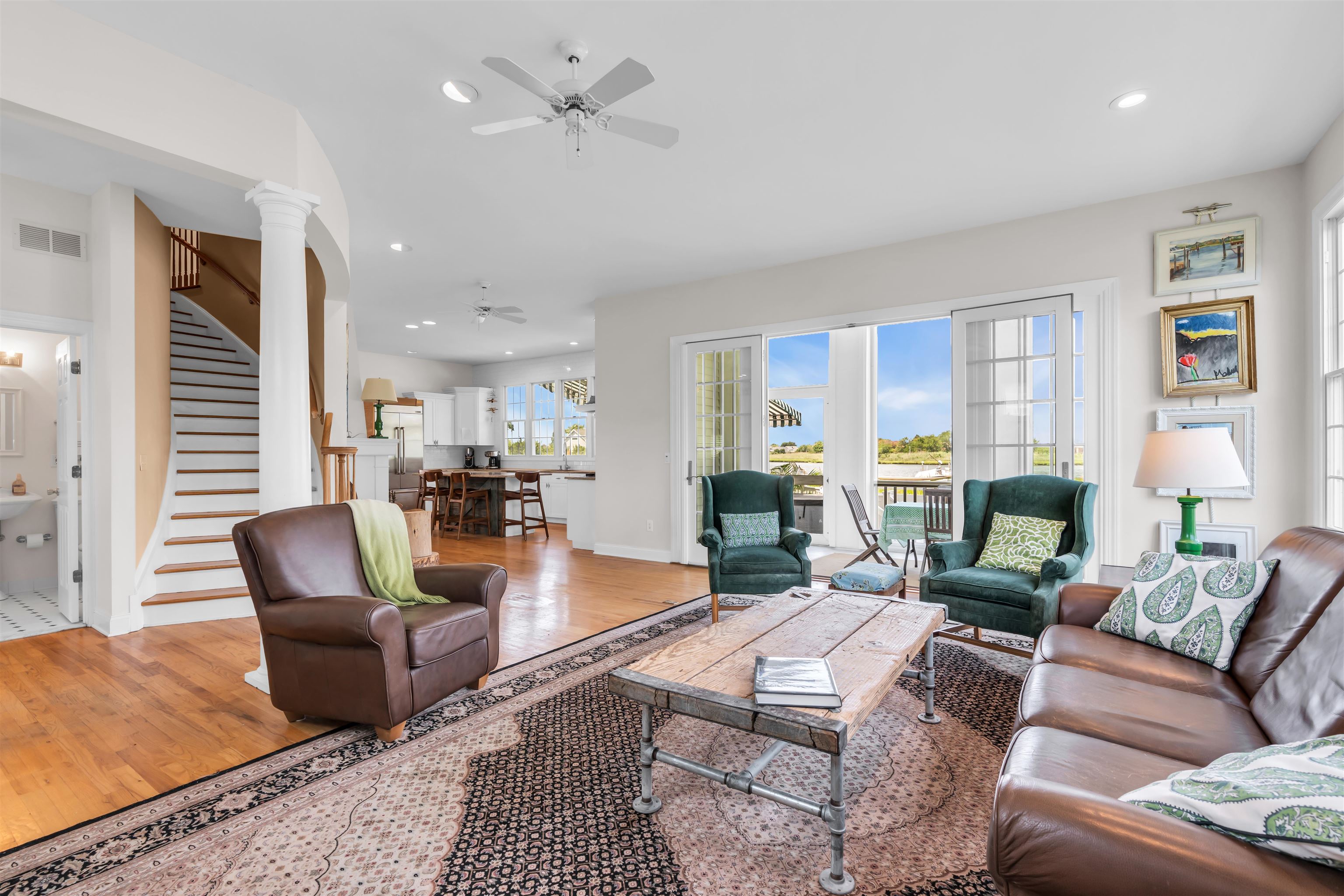 43 COLUMBUS DR