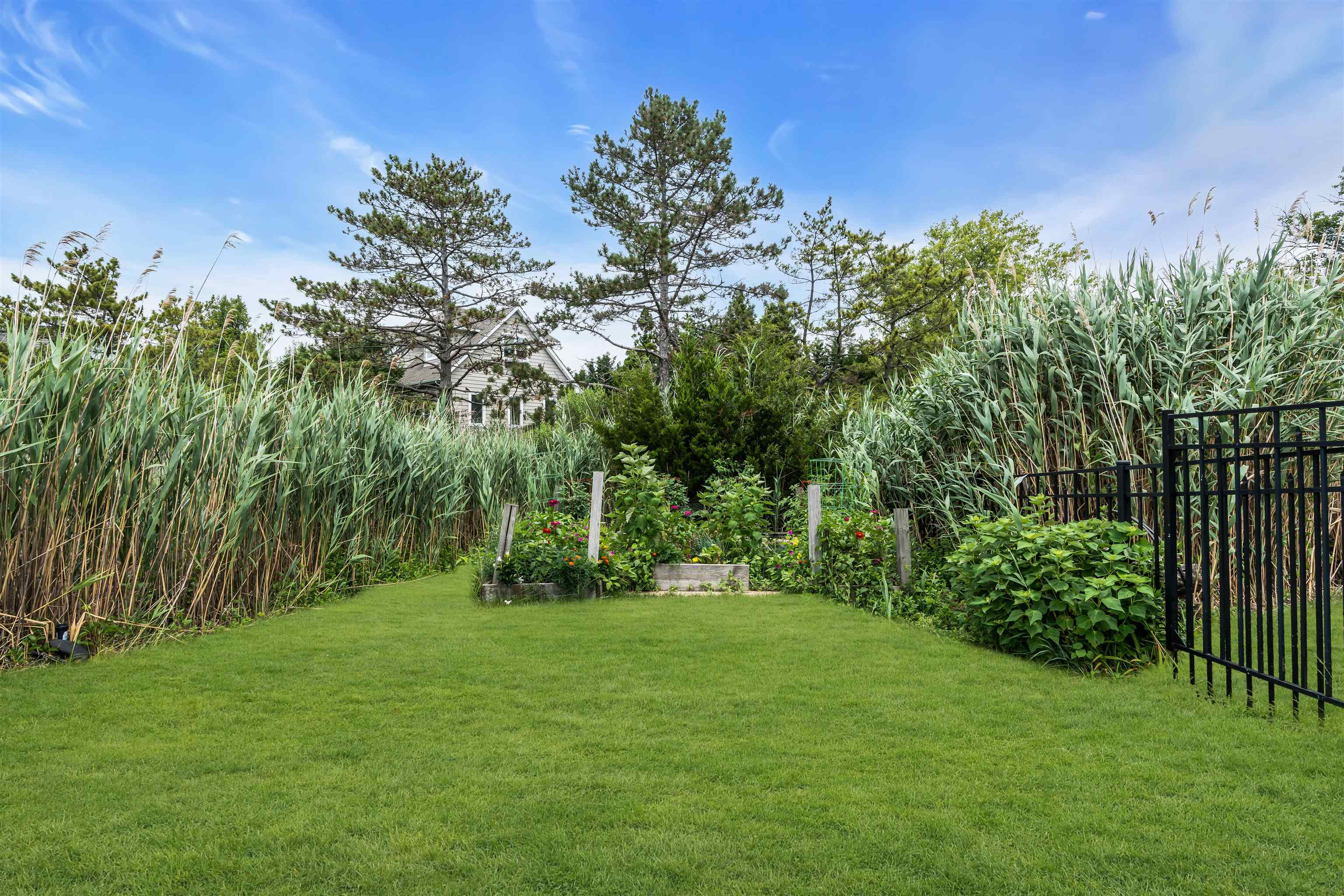 43 COLUMBUS DR