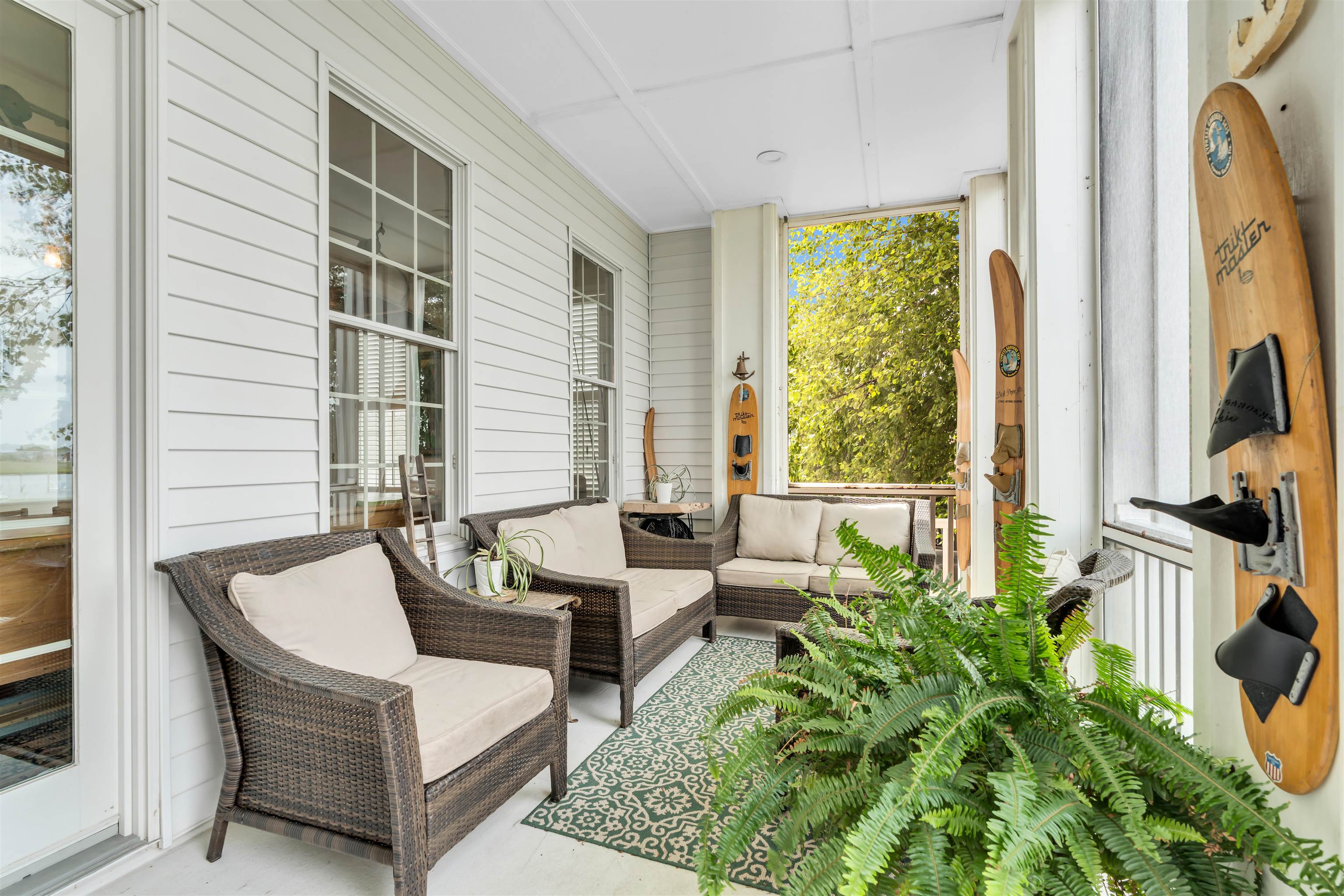 43 COLUMBUS DR