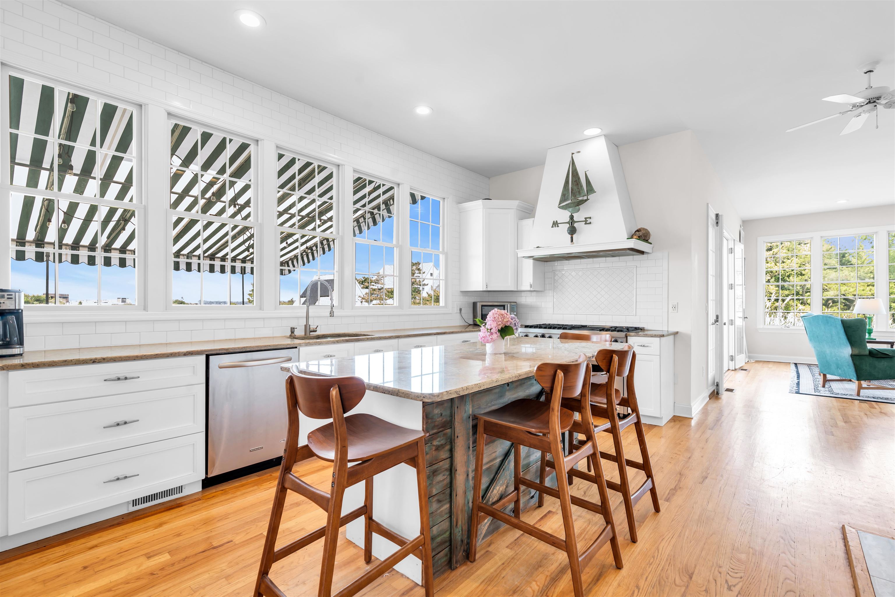43 COLUMBUS DR