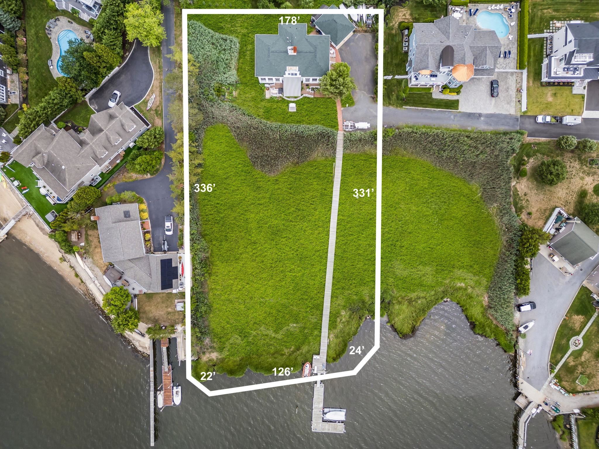 43 COLUMBUS DR