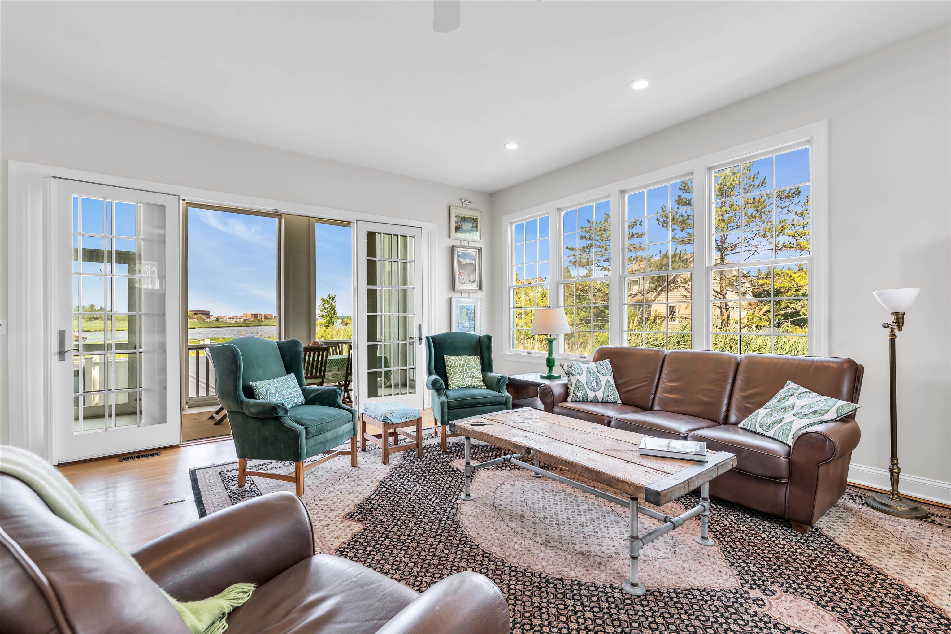 43 COLUMBUS DR