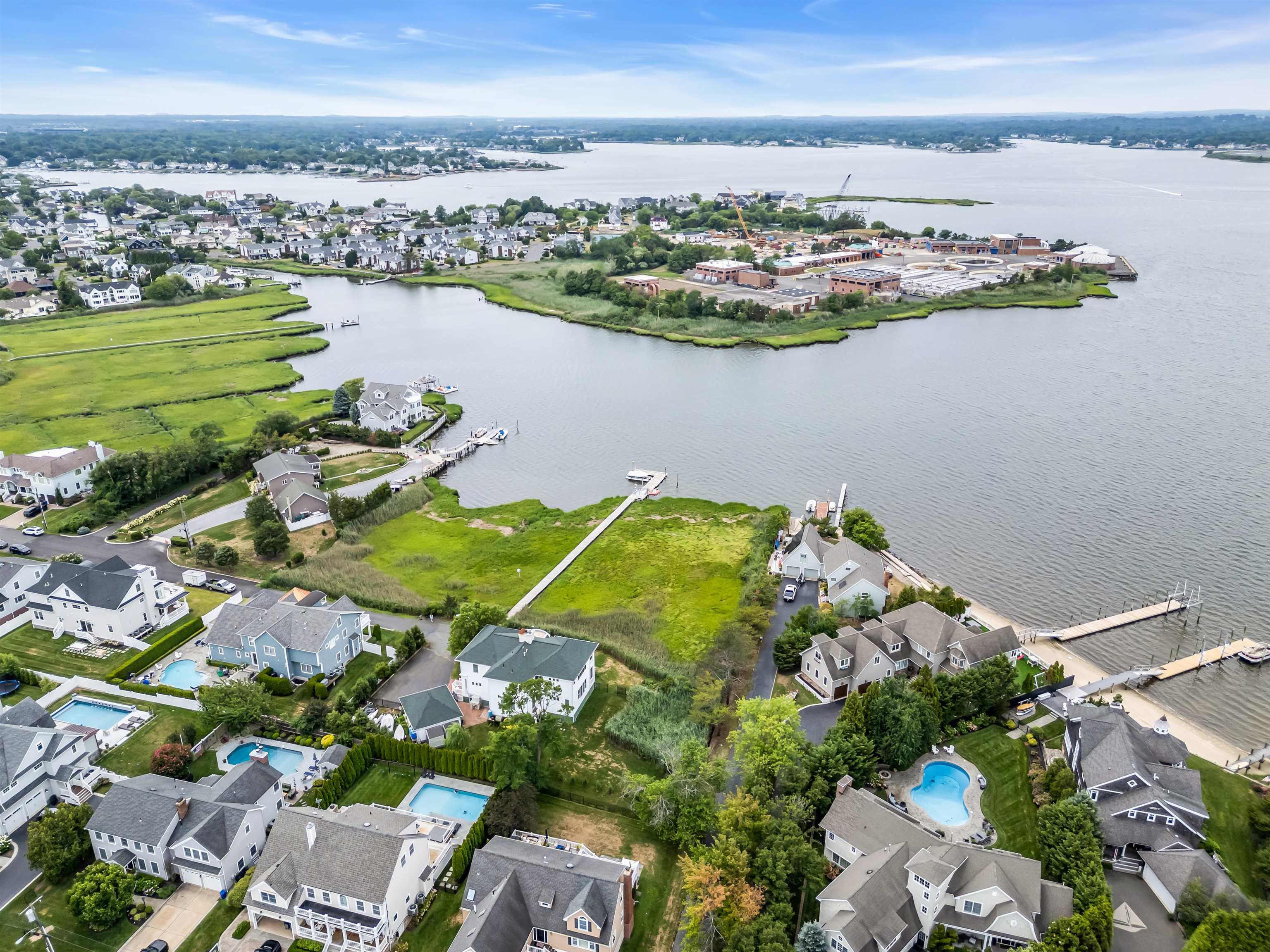 43 COLUMBUS DR