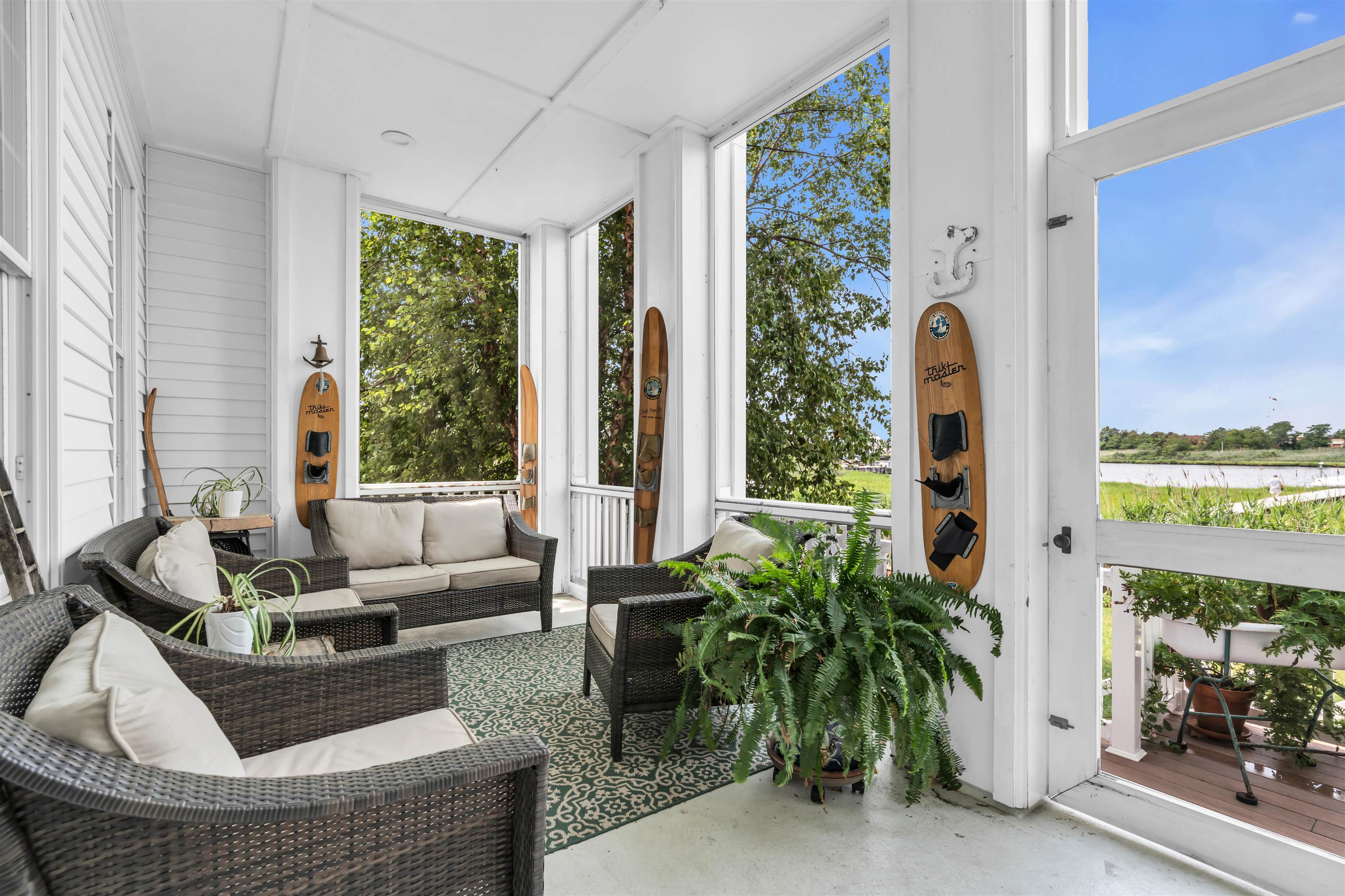 43 COLUMBUS DR