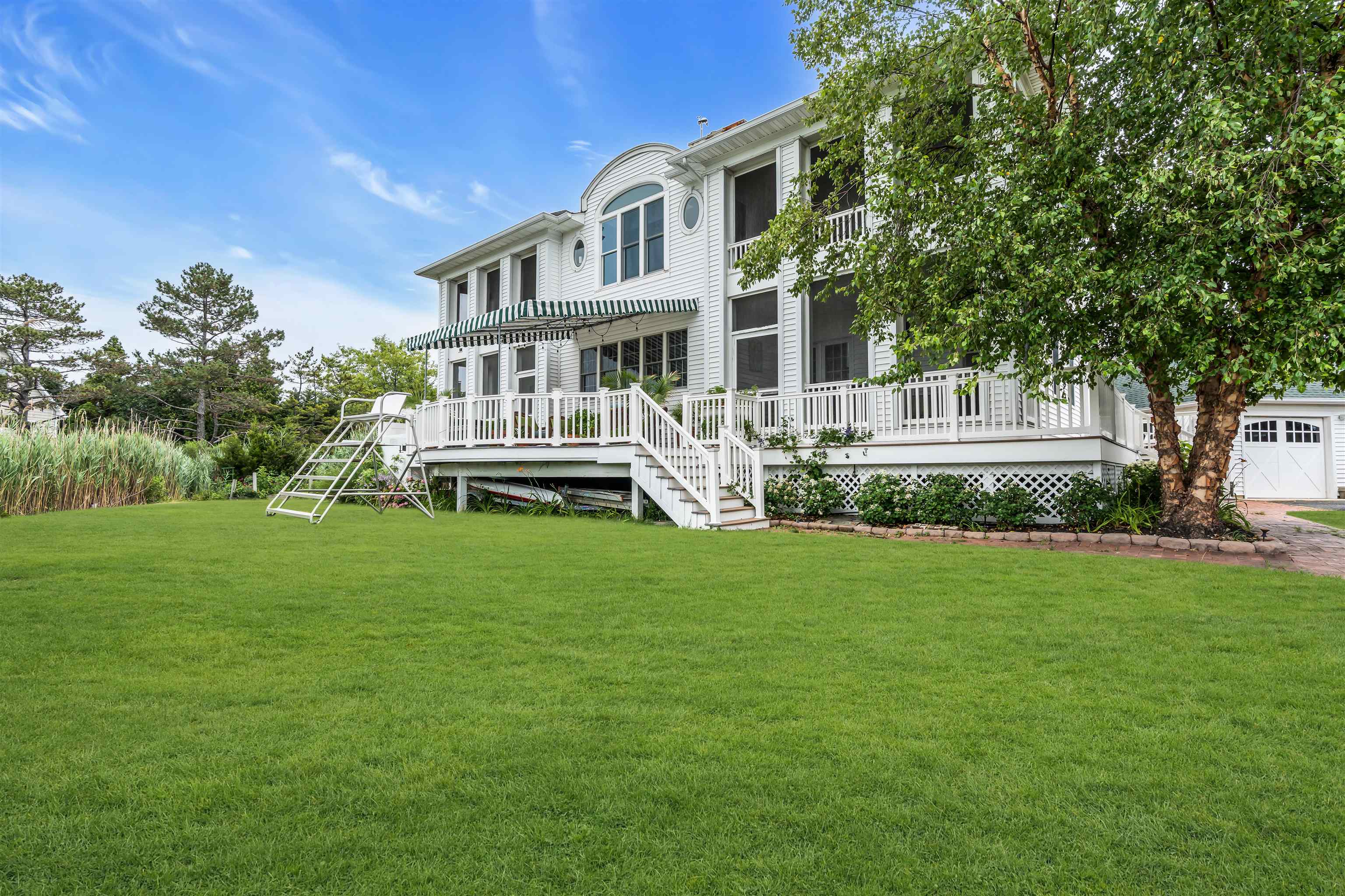43 COLUMBUS DR
