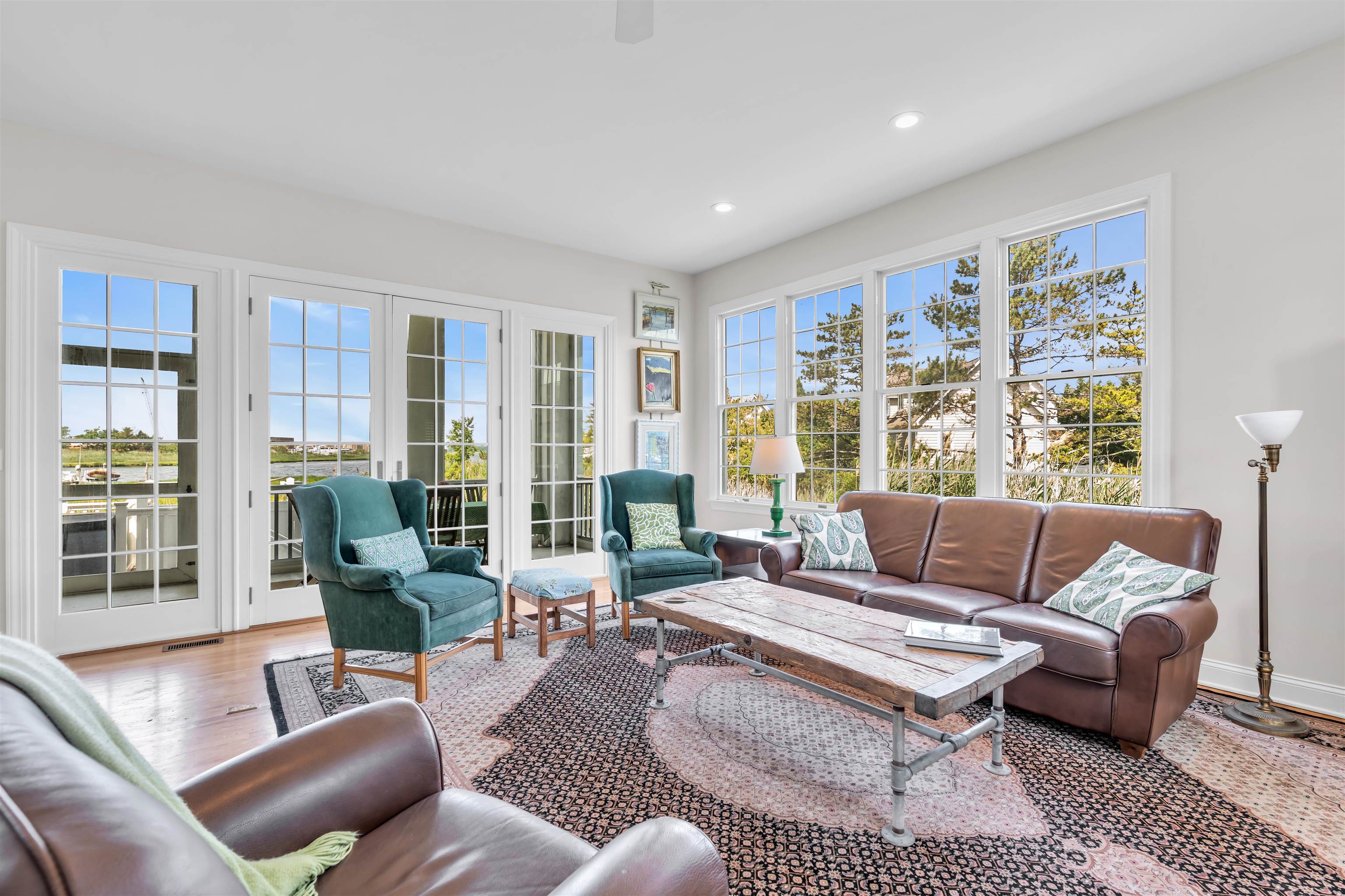 43 COLUMBUS DR