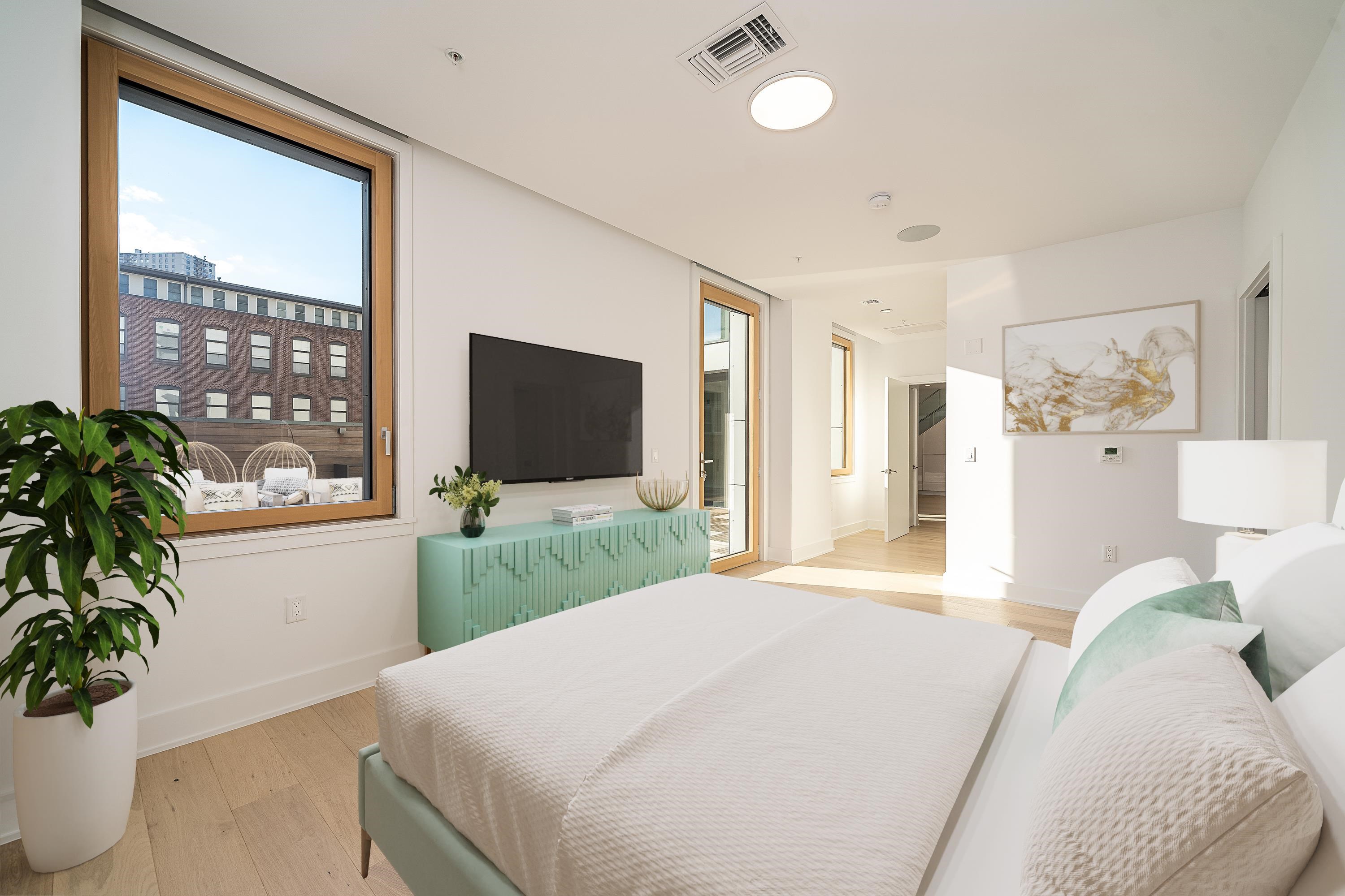 1024 ADAMS ST Unit: 200
