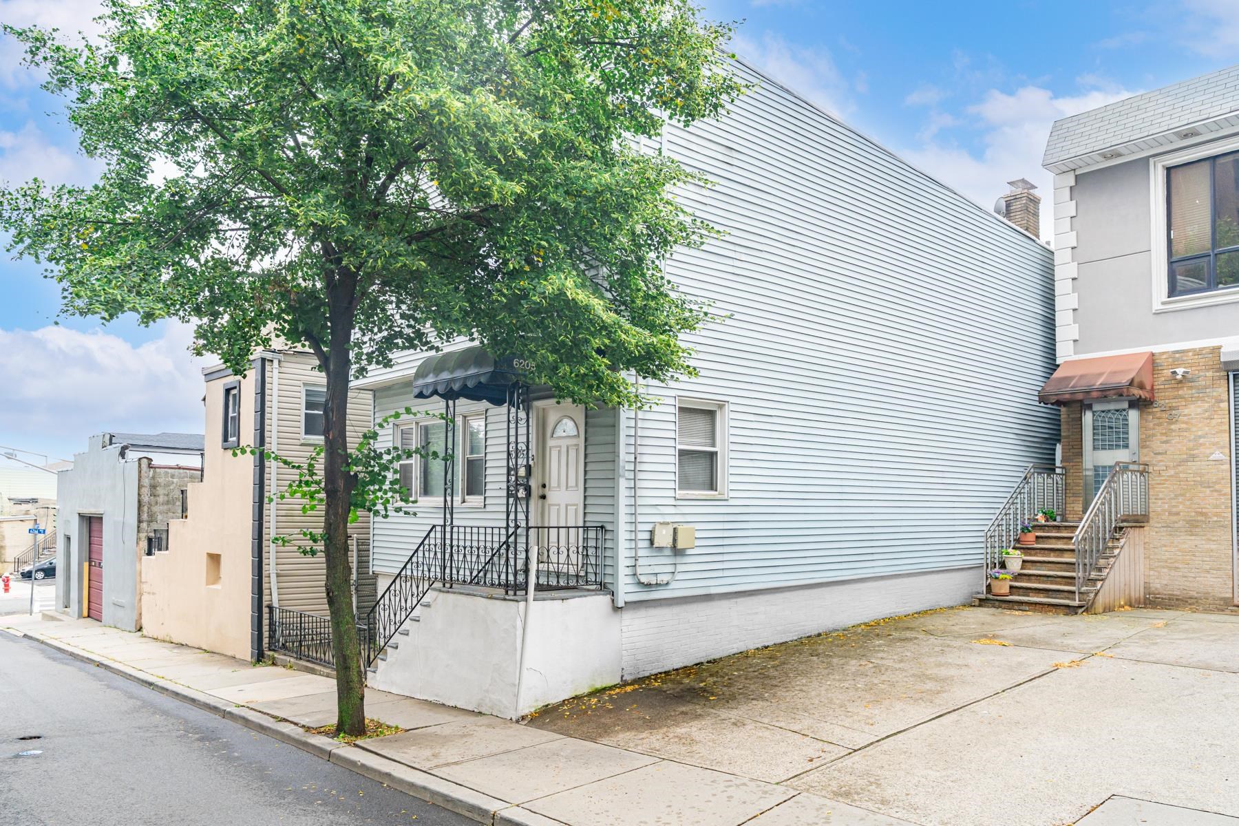 625 ADAMS ST