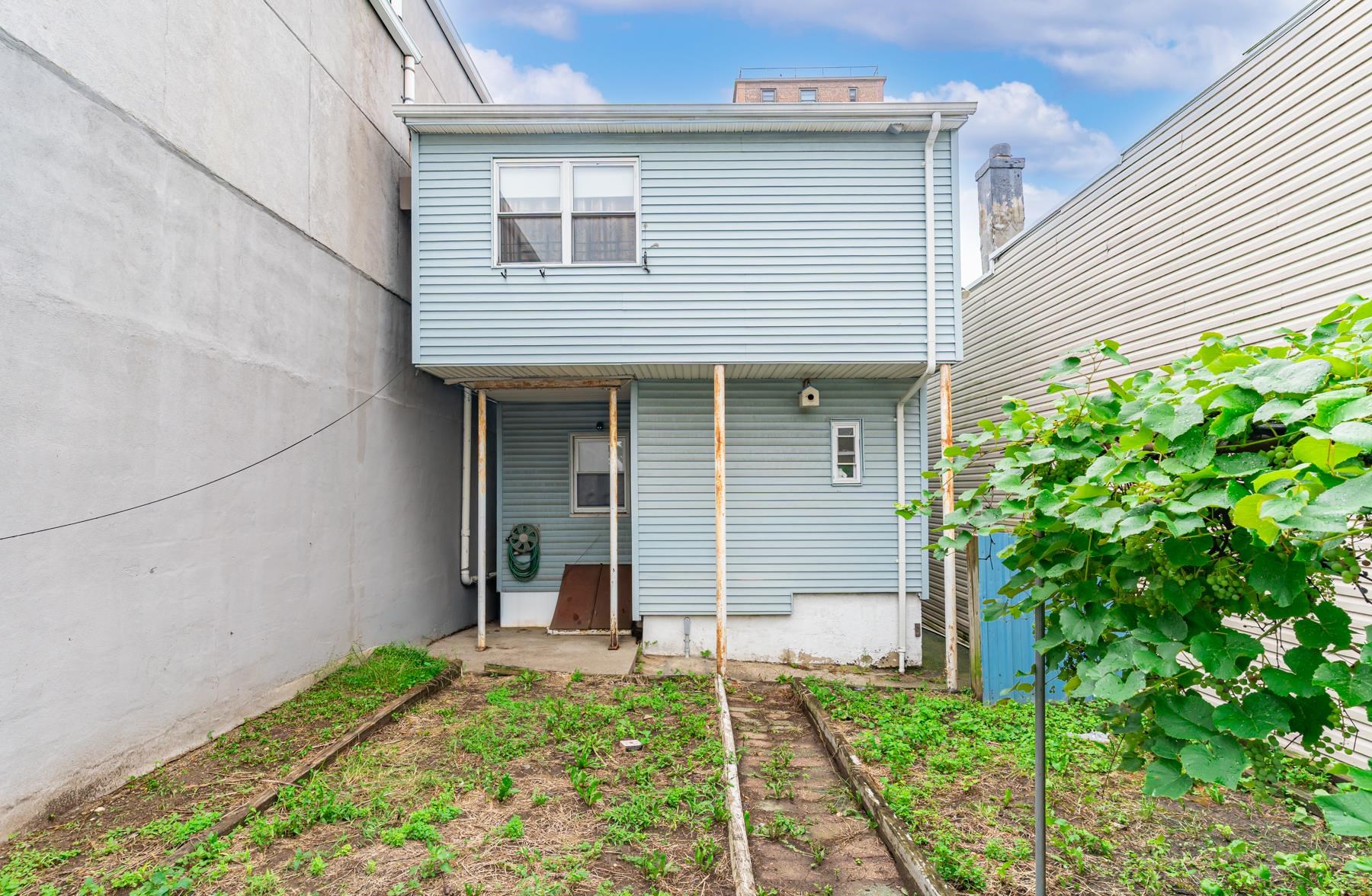 625 ADAMS ST