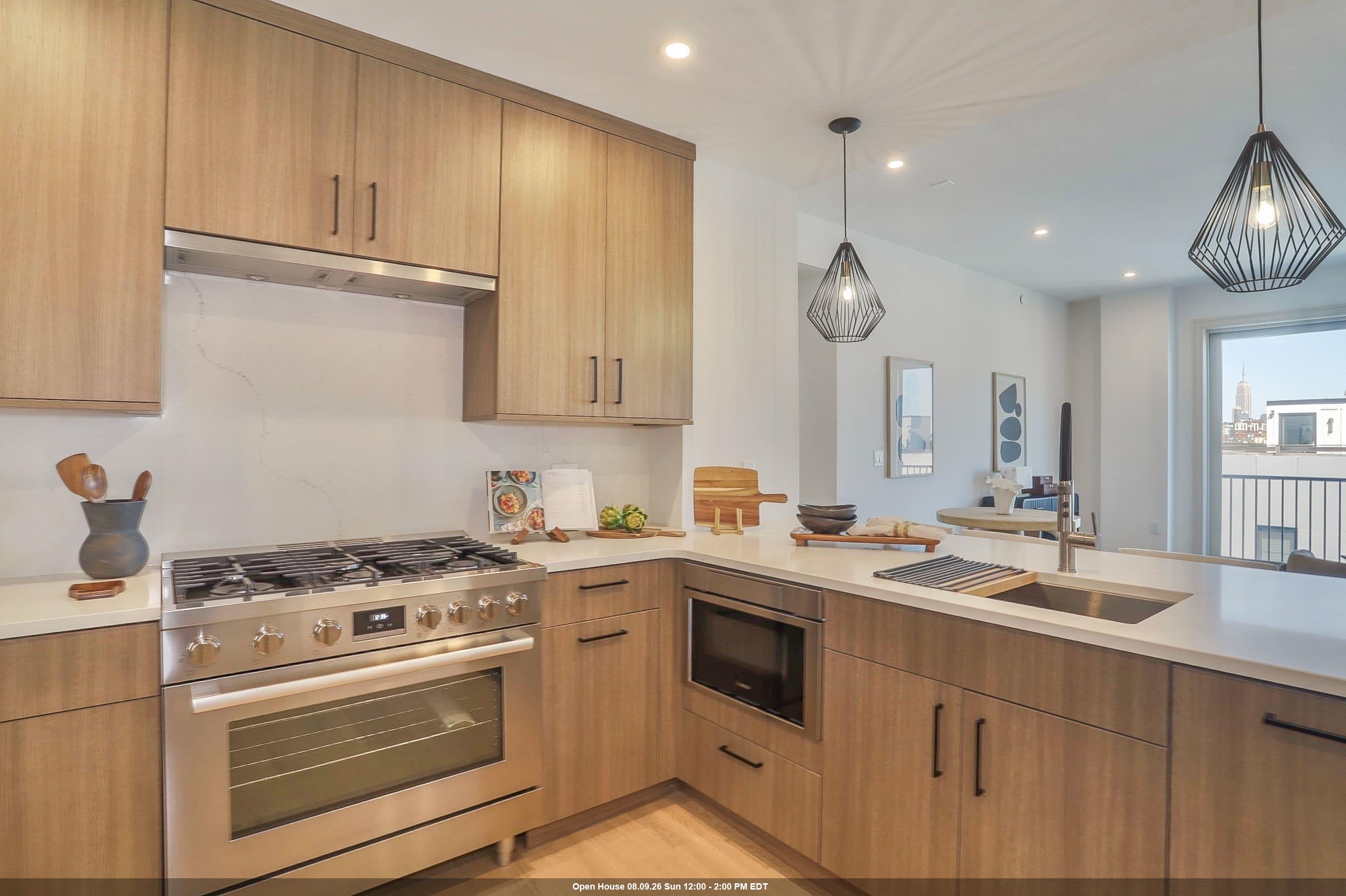 931 MADISON ST Unit: 405