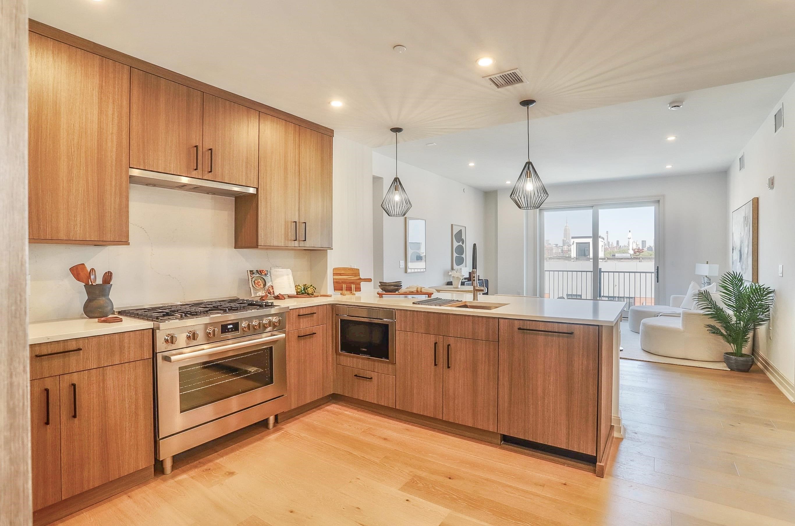 931 MADISON ST Unit: 405